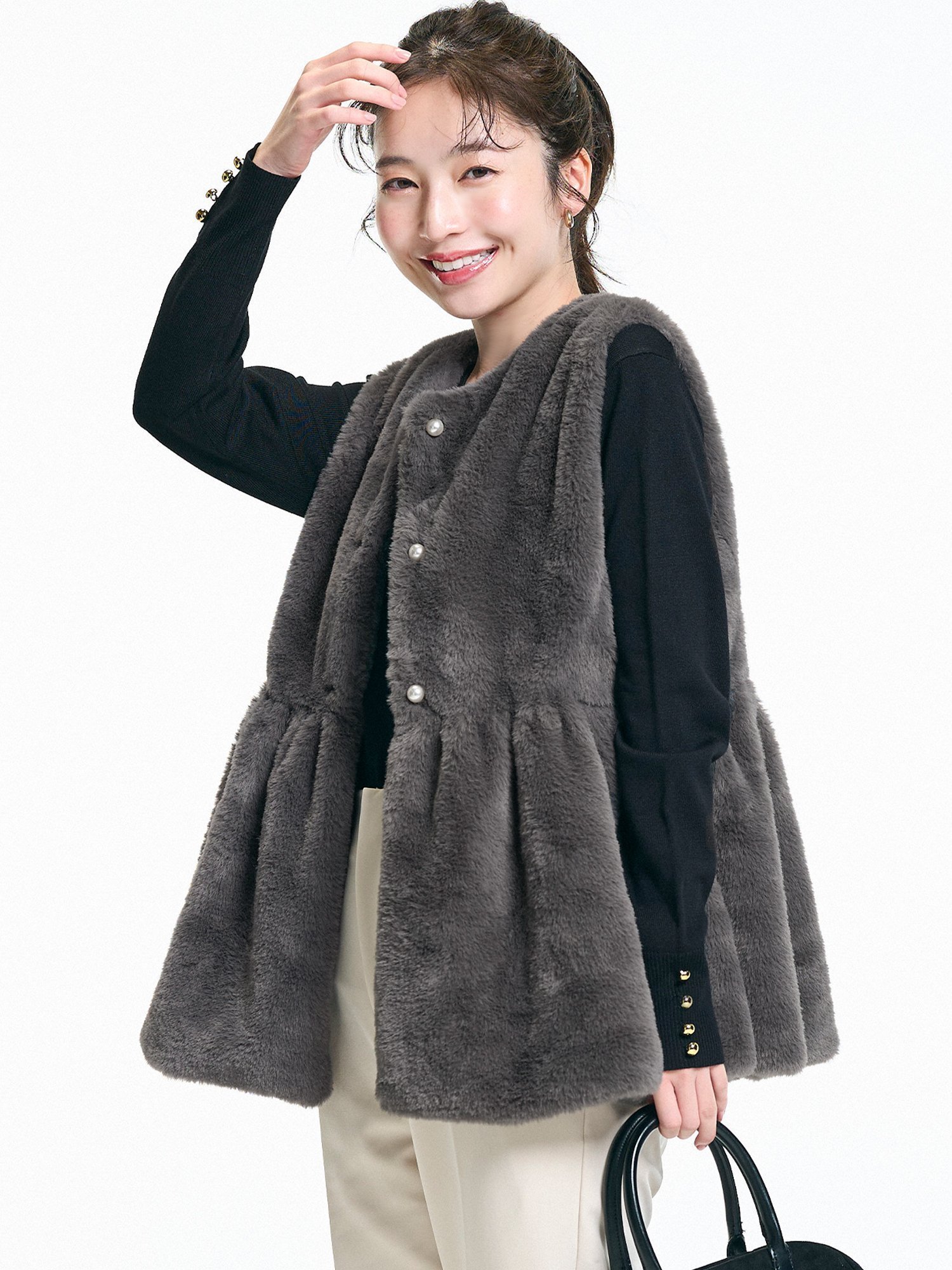 【コカ/COCA】のファーペプラムベスト インテリア・キッズ・メンズ・レディースファッション・服の通販 founy(ファニー) ファッション Fashion レディースファッション Fashion for Women アウター Coat / Outerwear Collection トップス・カットソー Cut & Sew Tops ベスト&ジレ / 重ね着スタイル Vests & Gilets エレガント 上品 Elegant オケージョン Occasion Wear タートル Turtleneck, Turtle Collar なめらか Smooth, Silky Texture バランス Balance, Style Balance パール Pearl, Pearl Accent フェイクファー Faux Fur, Imitation Fur フロント Front, Front Design ベスト Vest, Waistcoat ペプラム Peplum, Flared Hem ポケット Pocket, Pocket Detail リブニット Rib Knit, Ribbed Knit A/W・秋冬 Autumn/Winter 2025年 2025 2025-2026秋冬・A/W Autumn/Winter 2025–26 AW25–26 Charcoal|ID: prp329100004808445 ipo3291000000034894403