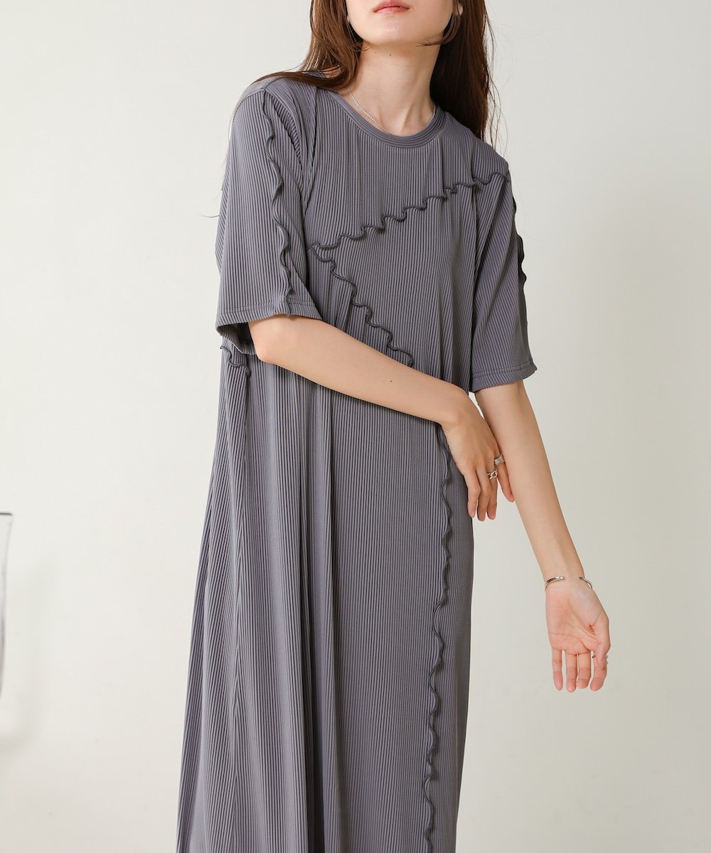 【バブ ブージュルード/Bab Bou Jeloud】の【低身長向けサイズあり】メロウ切替ストライププリーツワンピース インテリア・キッズ・メンズ・レディースファッション・服の通販 founy(ファニー) ファッション Fashion レディースファッション Fashion for Women ワンピース Dresses カットソー Cut and Sewn Top 切替 Switching, Contrast Panel ショルダー Shoulder, Shoulder Strap スマート Smart, Elegant スリット Slit, Slit Detail スリーブ Sleeve, Long Sleeve / Short Sleeve チェック Check, Plaid, Tartan ハーフ Half, Half-Length フェミニン Feminine, Girly ラウンド Round, Round Neck ランダム Random, Irregular 再入荷 Restock / Back in Stock CCL|ID: prp329100004808535 ipo3291000000034895383