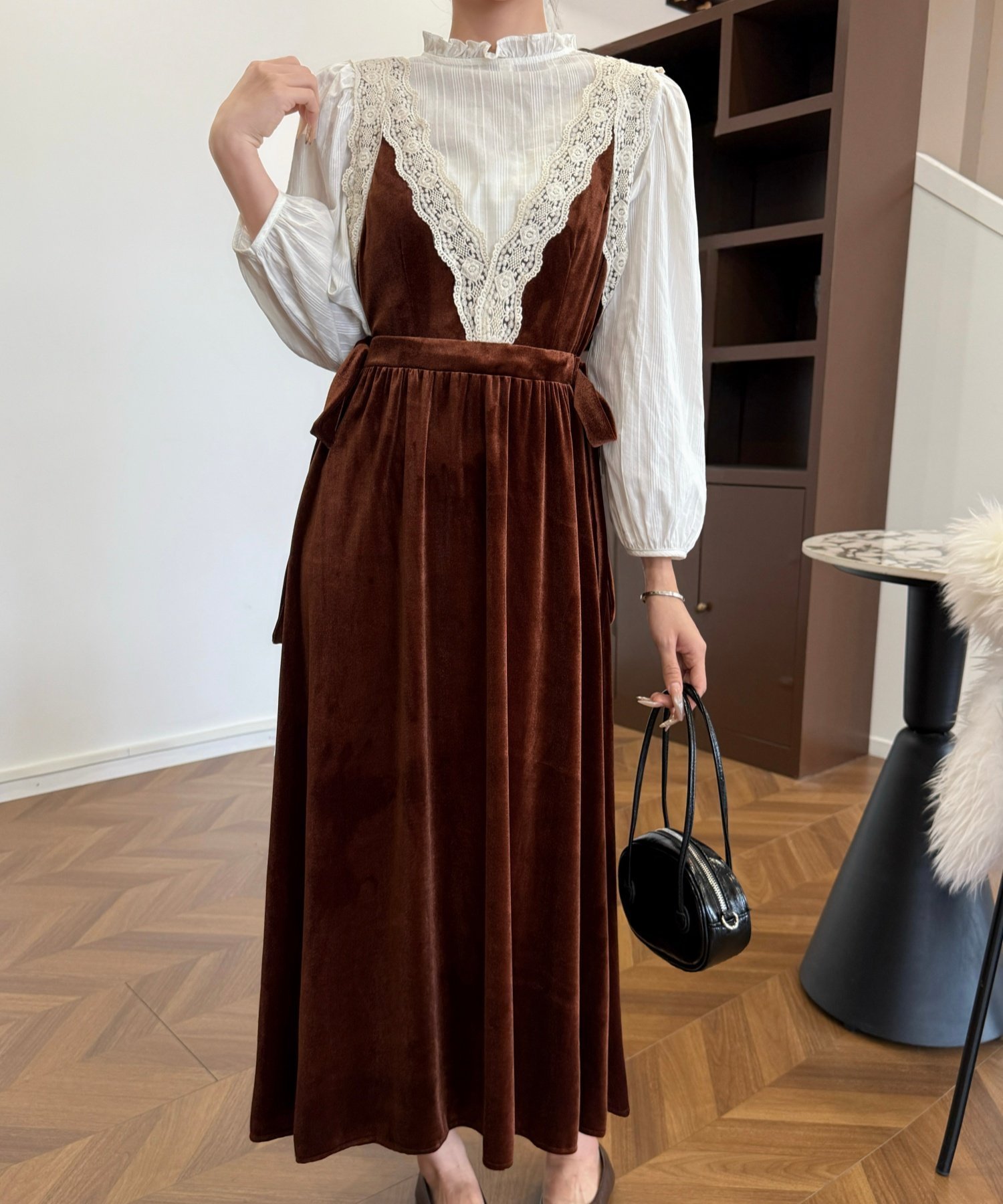 【ディアベル/DIAVEL】のベルベットレースワンピース インテリア・キッズ・メンズ・レディースファッション・服の通販 founy(ファニー) 　ファッション　Fashion　レディースファッション　Fashion for Women　ワンピース　Dresses　インナー　Innerwear　エレガント 上品　Elegant　キャミワンピース　Cami Dress, Slip Dress　ジャケット　Jacket, Outerwear　タートルネック　Turtleneck, High Neck　ベルベット　Velvet, Velvety　ベロア　Velour, Soft Velvet　レース　Lace, Lace Fabric　ブラウン|ID: prp329100004808880 ipo3291000000034900074