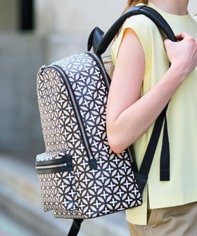 【ドレステリア/DRESSTERIOR】のオーバーラップサークル バックパック 人気、トレンドファッション・服の通販 founy(ファニー) ファッション Fashion レディースファッション Fashion for Women バッグ Bags クッション Cushion, Throw Pillow コーティング Coating, Coated Finish 傘 Umbrella, Parasol 定番 Standard, Basic Item 人気 Popular, Best Seller プリント Print, Printed Pattern ポケット Pocket, Pocket Detail ラグジュアリー Luxury, Elegant |ID:prp329100004808904