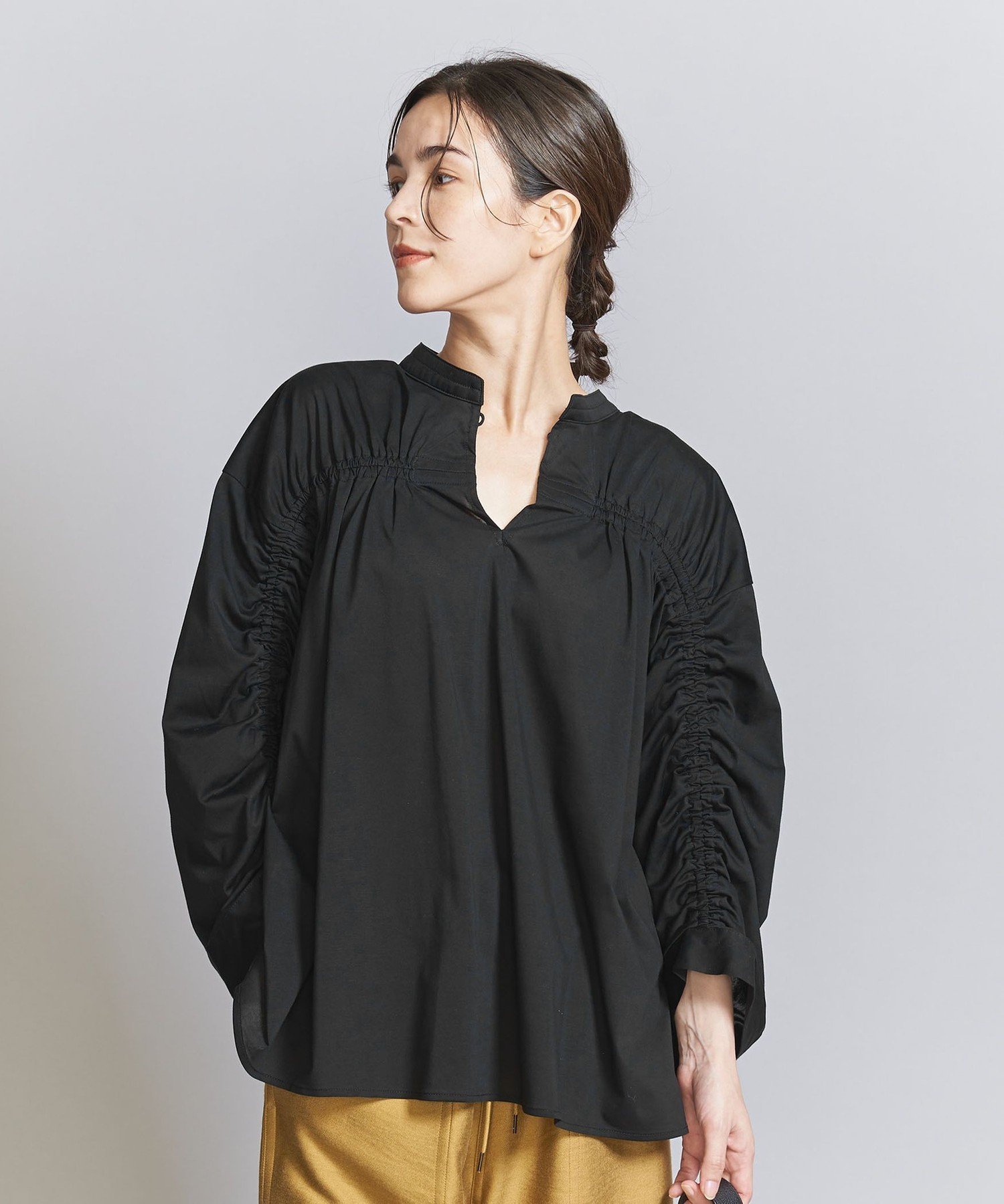 【ユナイテッドアローズ/UNITED ARROWS】のシャーリング スキッパー プルオーバー インテリア・キッズ・メンズ・レディースファッション・服の通販 founy(ファニー) 　ファッション　Fashion　レディースファッション　Fashion for Women　トップス・カットソー　Cut & Sew Tops　カジュアルプルオーバー・ニットトップス　Pullovers & Knit Tops / Casual Pullovers　カットソー　Cut and Sewn Top　ギャザー　Gathered, Ruffled　シャーリング　Shirring, Ruched　スキッパー　Skipper, Open Collar　スラックス　Slacks, Dress Pants　スリット　Slit, Slit Detail　デニム　Denim, Jeans Material　ボトム　Bottoms, Lower Wear　アウトレット　Outlet / Clearance　エレガント 上品　Elegant　BLACK|ID: prp329100004808927 ipo3291000000034900436