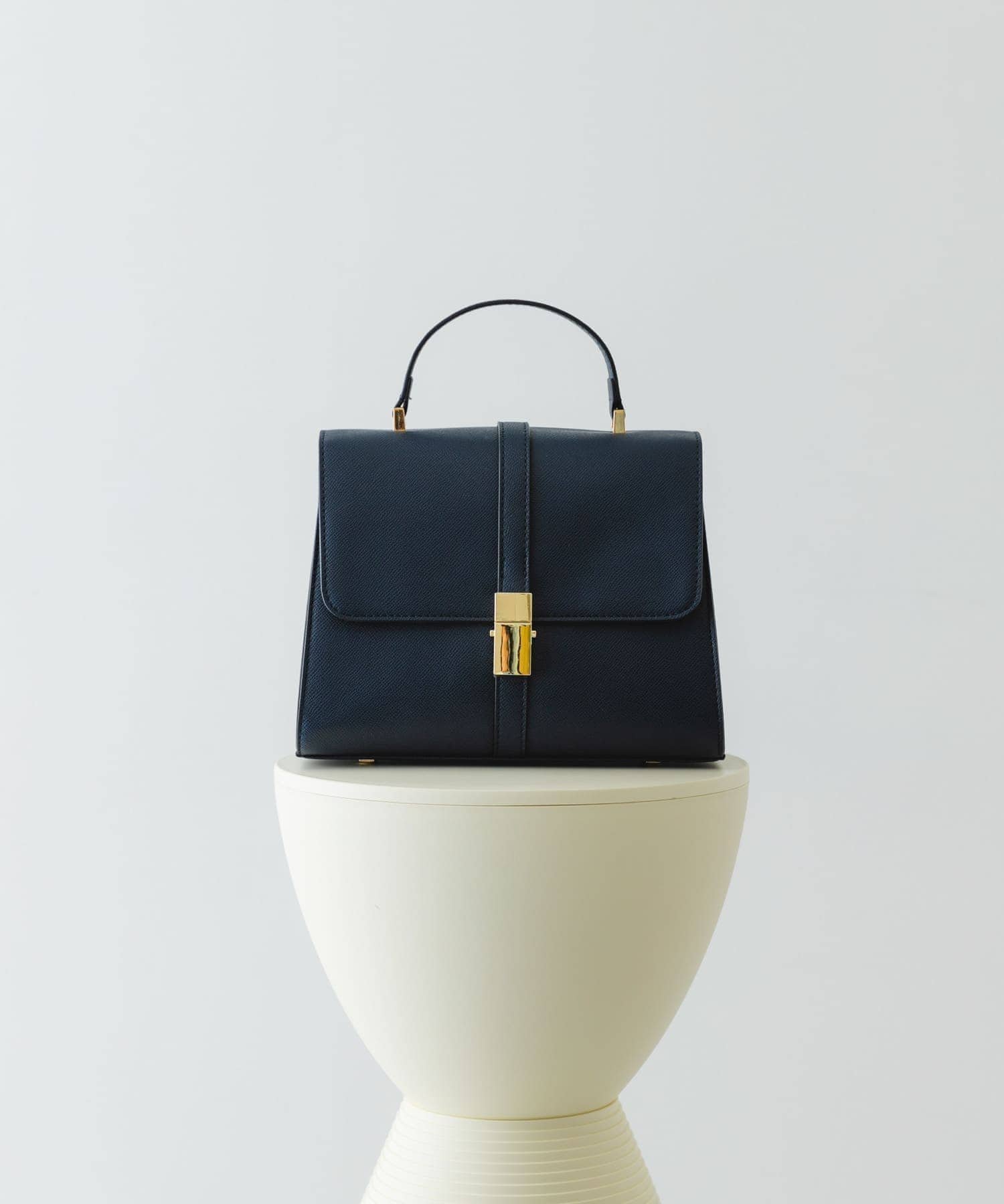 【ロデスコ/RODE SKO / URBAN RESEARCH】のサブバッグ付フラップハンドバッグ インテリア・キッズ・メンズ・レディースファッション・服の通販 founy(ファニー) 　ファッション　Fashion　レディースファッション　Fashion for Women　バッグ　Bags　オケージョン　Occasion Wear　コンパクト　Compact, Small Size　シューズ　Shoes, Footwear　スクエア　Square, Square Shape　スリッパ　Slippers, Room Shoes　フォーマル　Formal, Dressy　フラップ　Flap, Flap Pocket　ポケット　Pocket, Pocket Detail　A/W・秋冬　Autumn/Winter　冬　Winter / This Winter　おすすめ　Recommended / Our Picks　2024年　2024　エレガント 上品　Elegant　2024-2025秋冬・A/W　Autumn/Winter 2024–25 AW24–25　NAVY|ID: prp329100004808952 ipo3291000000034900725