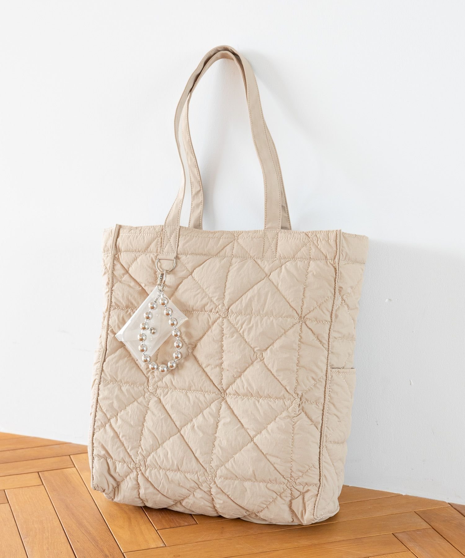 【グローバルワーク/GLOBAL WORK】の推しごとキルティングトート/145465 インテリア・キッズ・メンズ・レディースファッション・服の通販 founy(ファニー) ファッション Fashion レディースファッション Fashion for Women バッグ Bags アクセサリー Fashion Accessories キルティング Quilted, Quilting チャーム Charm, Pendant ポーチ Pouch, Small Case リップ Lip, Lip Motif 軽量 Lightweight, Ultra Light ビジネス 仕事 通勤 Business / Work / Commuting ライトベージュ52|ID: prp329100004808957 ipo3291000000034900794