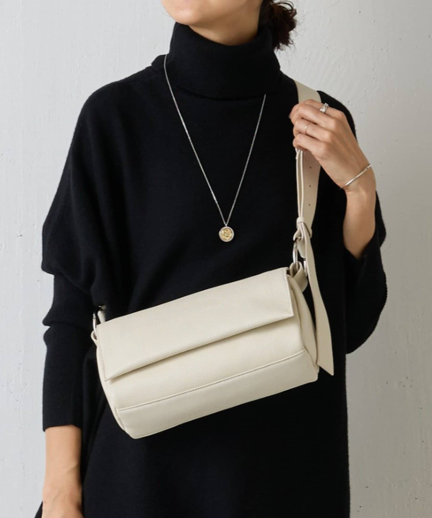 【その他のブランド/Other】の《本革》レザーボディバッグ インテリア・キッズ・メンズ・レディースファッション・服の通販 founy(ファニー) 　ファッション　Fashion　メンズファッション　Fashion for Men　バッグ　Bags　ショルダー　Shoulder, Shoulder Strap　シルバー　Silver, Metallic Silver　スカーフ　Scarf, Neckwear　ドット　Polka Dot, Dot Pattern　フラップ　Flap, Flap Pocket　ポケット　Pocket, Pocket Detail　マグネット　Magnet, Magnetic Closure　アイボリー|ID: prp329100004808980 ipo3291000000035915800