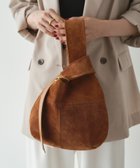 【ラシット/russet】のスエード巾着ハンドバッグ 人気、トレンドファッション・服の通販 founy(ファニー) ファッション Fashion レディースファッション Fashion for Women バッグ Bags イエロー Yellow 秋 Autumn 巾着 Drawstring Bag, Kinchaku チャーム Charm, Pendant デニム Denim, Jeans Material フォルム Silhouette, Form ポケット Pocket, Pocket Detail モダン Modern, Contemporary A/W・秋冬 Autumn/Winter 日本製 Made In Japan エレガント 上品 Elegant 2025年 2025 2025-2026秋冬・A/W Autumn/Winter 2025–26 AW25–26 thumbnail ブラウン|ID: prp329100004808998 ipo3291000000034901133