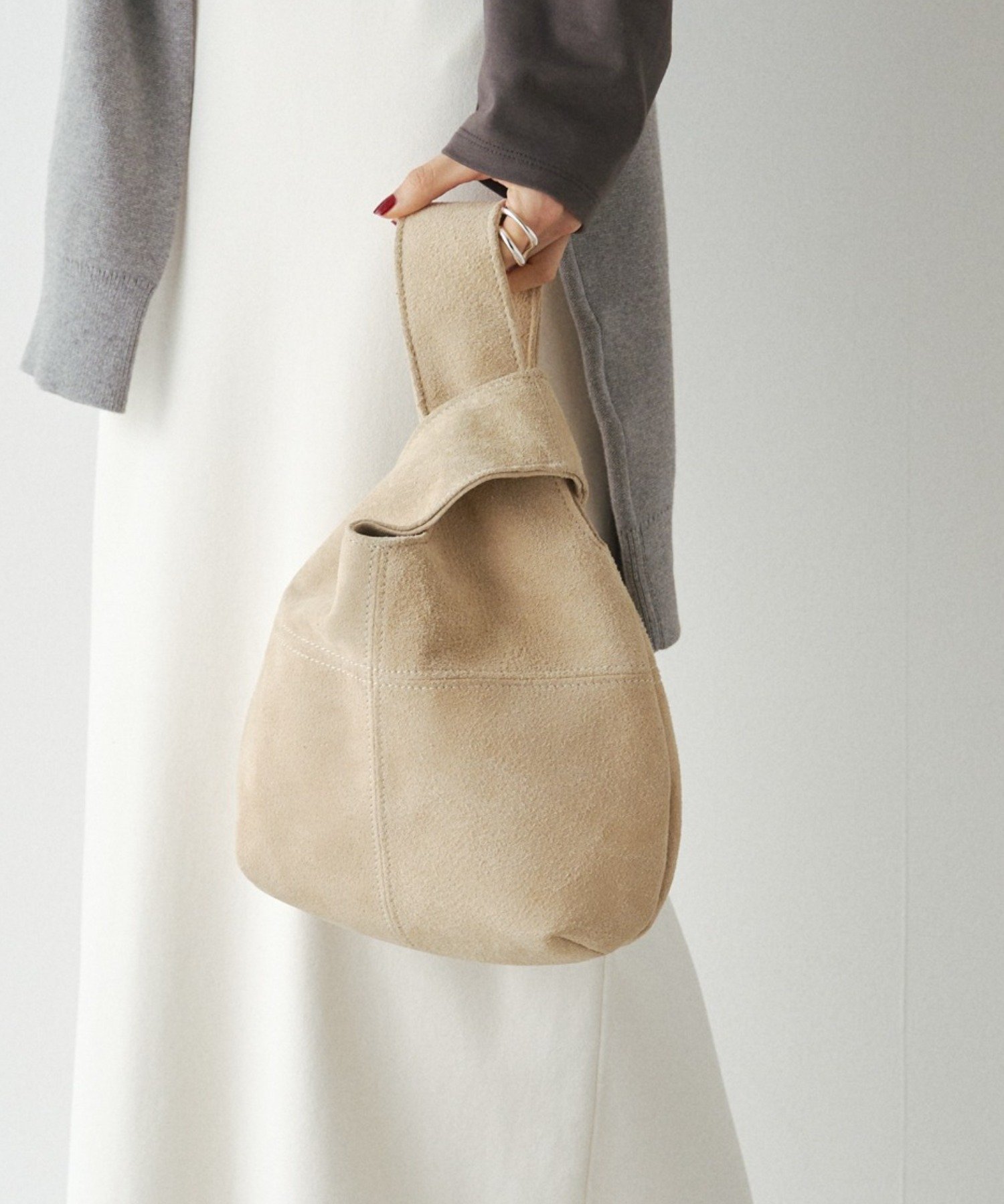 【ラシット/russet】のスエード巾着ハンドバッグ インテリア・キッズ・メンズ・レディースファッション・服の通販 founy(ファニー) ファッション Fashion レディースファッション Fashion for Women バッグ Bags イエロー Yellow 秋 Autumn 巾着 Drawstring Bag, Kinchaku チャーム Charm, Pendant デニム Denim, Jeans Material フォルム Silhouette, Form ポケット Pocket, Pocket Detail モダン Modern, Contemporary A/W・秋冬 Autumn/Winter 日本製 Made In Japan エレガント 上品 Elegant 2025年 2025 2025-2026秋冬・A/W Autumn/Winter 2025–26 AW25–26 ベージュ|ID: prp329100004808998 ipo3291000000034901135