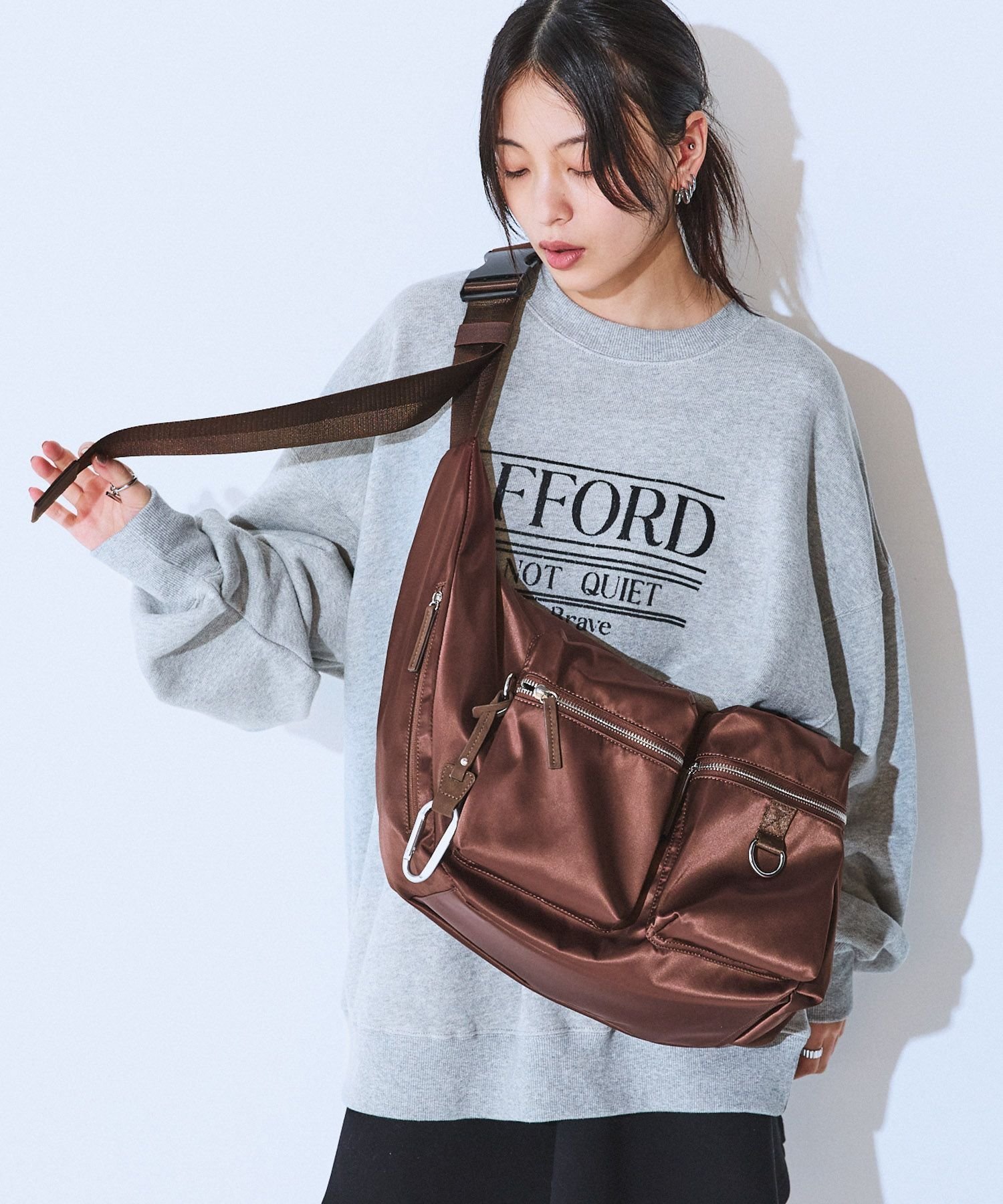【ジーナシス/JEANASiS】のナイロンWポケットボディBAG インテリア・キッズ・メンズ・レディースファッション・服の通販 founy(ファニー) 　ファッション　Fashion　レディースファッション　Fashion for Women　バッグ　Bags　キーホルダー　Keychain, Key Holder　チャーム　Charm, Pendant　フロント　Front, Front Design　ポケット　Pocket, Pocket Detail　メタル　Metal, Metal Parts　A/W・秋冬　Autumn/Winter　ブラウン|ID: prp329100004809043 ipo3291000000034901453