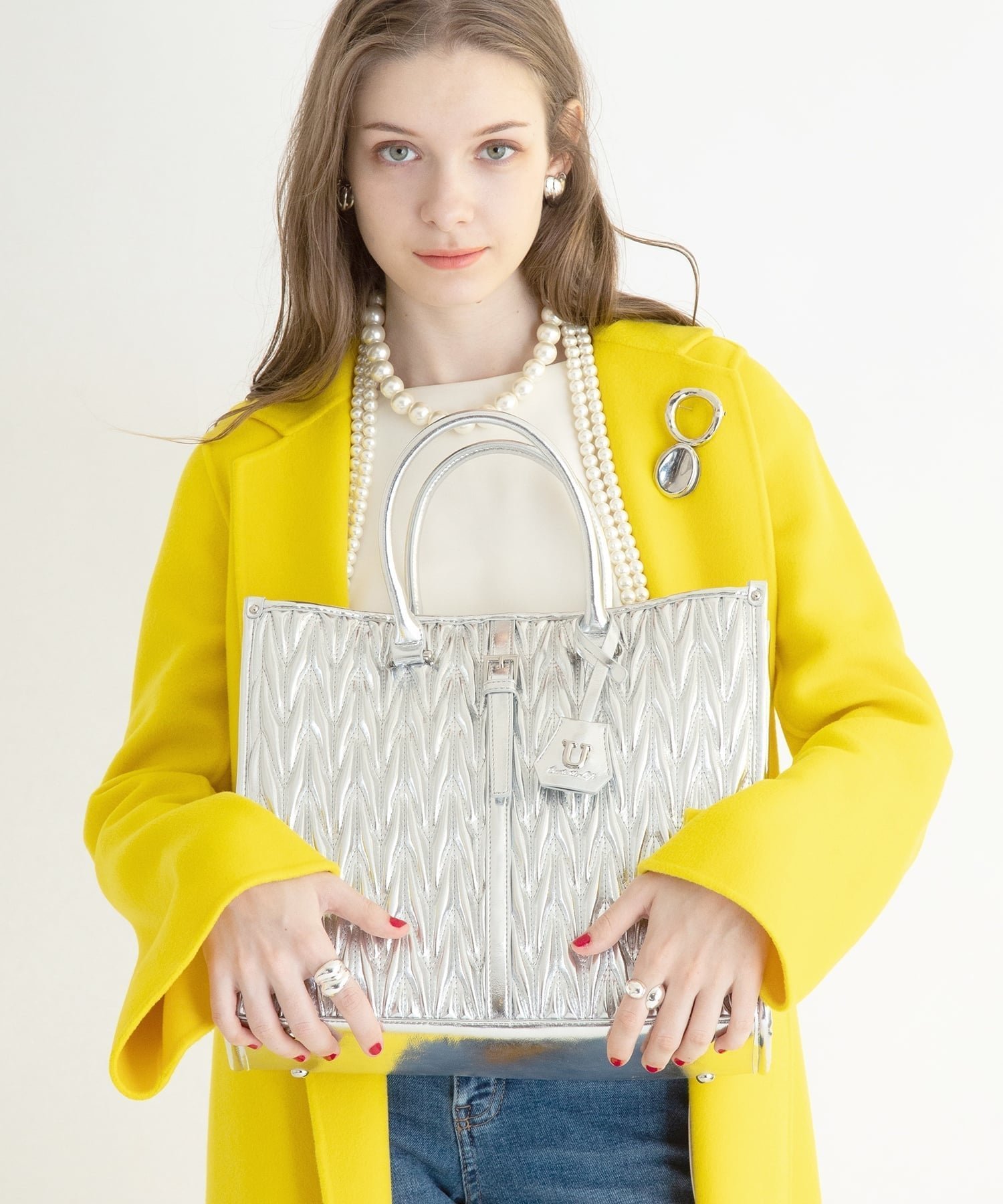 【イストワール/Histoire】のHistoire-U/Histoire-U/Mou Juliangle【ムー ジュリアングル】トートバッグ Lサイズ インテリア・キッズ・メンズ・レディースファッション・服の通販 founy(ファニー) ファッション Fashion レディースファッション Fashion for Women バッグ Bags イエロー Yellow コンパクト Compact, Small Size ショルダー Shoulder, Shoulder Strap シルバー Silver, Metallic Silver 財布 Wallet, Purse デニム Denim, Jeans Material ポケット Pocket, Pocket Detail 夏 Summer エレガント 上品 Elegant ビジネス 仕事 通勤 Business / Work / Commuting 2025年 2025 2025-2026秋冬・A/W Autumn/Winter 2025–26 AW25–26 SV|ID: prp329100004809072 ipo3291000000034901665