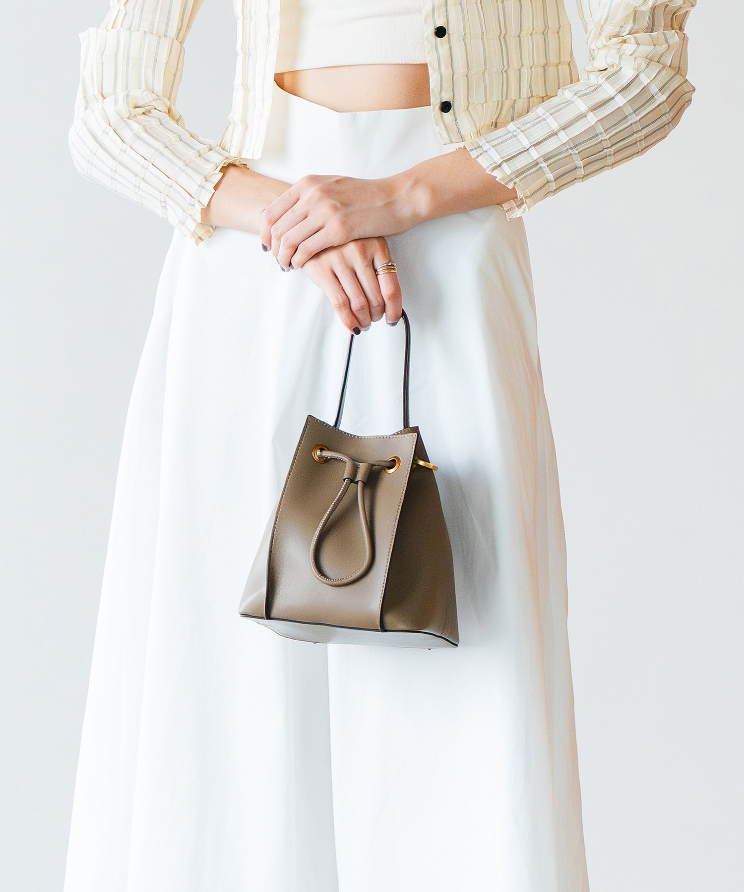 【ユナイテッド ベース/UNITED BASE】の【LA MARGE】【本革】2WAY 巾着 ハンド バッグ インテリア・キッズ・メンズ・レディースファッション・服の通販 founy(ファニー) 　ファッション　Fashion　レディースファッション　Fashion for Women　バッグ　Bags　アンティーク　Antique-Inspired　巾着　Drawstring Bag, Kinchaku　財布　Wallet, Purse　ドローストリング　Drawstring, Pull Cord　ハンド　Hand, Handmade　バランス　Balance, Style Balance　フォルム　Silhouette, Form　ポケット　Pocket, Pocket Detail　エレガント 上品　Elegant　セレモニー　Ceremony　ダークベージュ|ID: prp329100004809081 ipo3291000000034901707