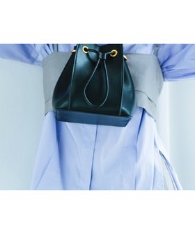 【ユナイテッド ベース/UNITED BASE】の【LA MARGE】【本革】2WAY 巾着 ハンド バッグ 人気、トレンドファッション・服の通販 founy(ファニー) ファッション Fashion レディースファッション Fashion for Women バッグ Bags アンティーク Antique-Inspired 巾着 Drawstring Bag, Kinchaku 財布 Wallet, Purse ドローストリング Drawstring, Pull Cord ハンド Hand, Handmade バランス Balance, Style Balance フォルム Silhouette, Form ポケット Pocket, Pocket Detail エレガント 上品 Elegant セレモニー Ceremony |ID:prp329100004809081