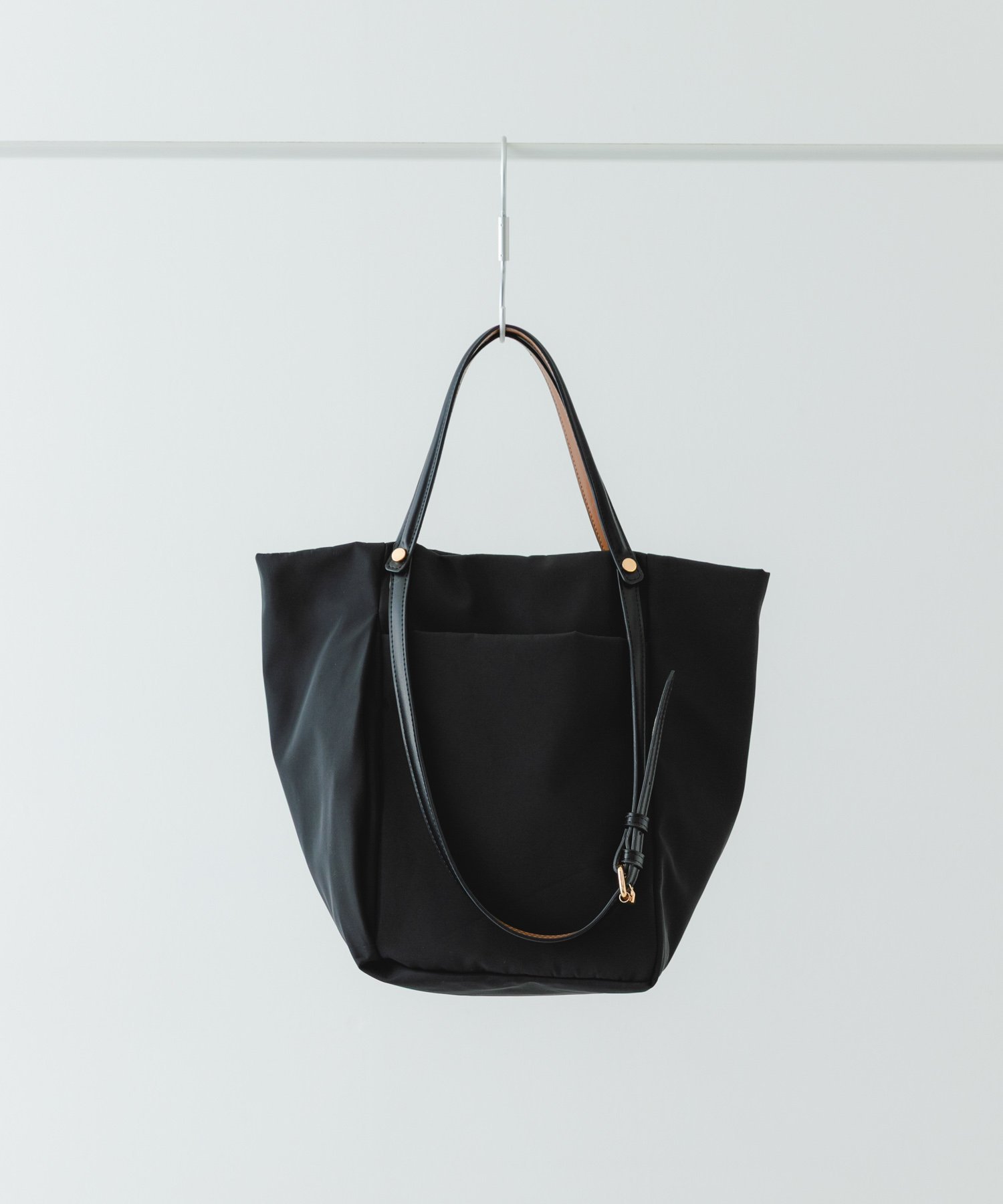 【ロデスコ/RODE SKO / URBAN RESEARCH】の撥水2WAYハンドルバッグ インテリア・キッズ・メンズ・レディースファッション・服の通販 founy(ファニー) 　ファッション　Fashion　レディースファッション　Fashion for Women　バッグ　Bags　2025年　2025　2025-2026秋冬・A/W　Autumn/Winter 2025–26 AW25–26　冬　Winter / This Winter　おすすめ　Recommended / Our Picks　シンプル　Simple, Minimal　ジャケット　Jacket, Outerwear　ポケット　Pocket, Pocket Detail　マグネット　Magnet, Magnetic Closure　エレガント 上品　Elegant　A/W・秋冬　Autumn/Winter　BLACK|ID: prp329100004809098 ipo3291000000034901843