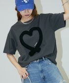 【フリークスストア/FREAK'S STORE】のチュール ハート ミニロゴ Tシャツ 限定展開 25SS 人気、トレンドファッション・服の通販 founy(ファニー) ファッション Fashion レディースファッション Fashion for Women トップス・カットソー Cut & Sew Tops シャツ・ブラウス・オフィスカジュアル Elegant Blouses & Button-Ups ロングTシャツ・Tシャツ Longline T-Shirts & Tees 2025年 2025 2025春夏・S/S Spring/Summer 2025 SS25 おすすめ Recommended / Our Picks インナー Innerwear シンプル Simple, Minimal チュール Tulip, Tulip Motif デニム Denim, Jeans Material トレンド Trend, Trending Now バレエ Ballet, Ballet Style プリント Print, Printed Pattern ボトム Bottoms, Lower Wear モチーフ Motif, Design Theme ルーズ Loose, Oversized 夏 Summer S/S・春夏 SS, Spring/Summer, Warm Season thumbnail チャコールグレー|ID: prp329100004809108 ipo3291000000034901900