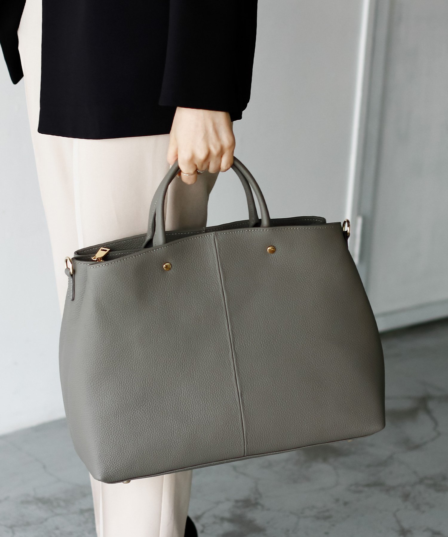 【ヴィータフェリーチェ/VitaFelice】の本革2way3スペーストートバッグ レディース a4 レザーバッグ 通勤バッグ ビジネス インテリア・キッズ・メンズ・レディースファッション・服の通販 founy(ファニー) 　ファッション　Fashion　レディースファッション　Fashion for Women　バッグ　Bags　シンプル　Simple, Minimal　スタイリッシュ　Stylish, Fashionable　スーツ　Suit, Formalwear　ビジネス 仕事 通勤　Business / Work / Commuting　フォルム　Silhouette, Form　アッシュグレー|ID: prp329100004809169 ipo3291000000034902314