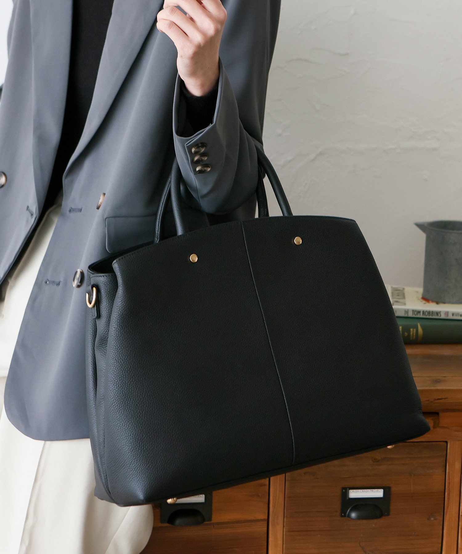 【ヴィータフェリーチェ/VitaFelice】の本革2way3スペーストートバッグ レディース a4 レザーバッグ 通勤バッグ ビジネス インテリア・キッズ・メンズ・レディースファッション・服の通販 founy(ファニー) 　ファッション　Fashion　レディースファッション　Fashion for Women　バッグ　Bags　シンプル　Simple, Minimal　スタイリッシュ　Stylish, Fashionable　スーツ　Suit, Formalwear　ビジネス 仕事 通勤　Business / Work / Commuting　フォルム　Silhouette, Form　ブラック|ID: prp329100004809169 ipo3291000000034902315