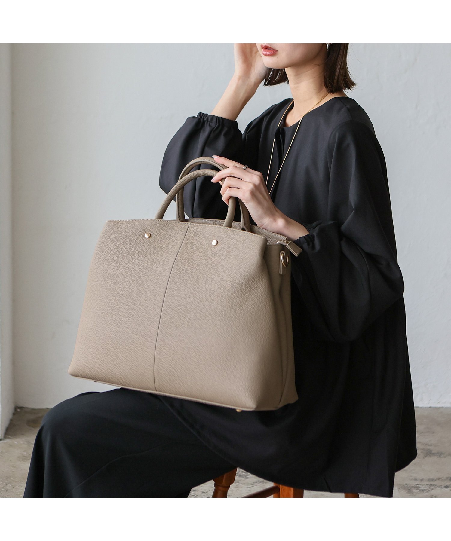 【ヴィータフェリーチェ/VitaFelice】の本革2way3スペーストートバッグ レディース a4 レザーバッグ 通勤バッグ ビジネス インテリア・キッズ・メンズ・レディースファッション・服の通販 founy(ファニー) 　ファッション　Fashion　レディースファッション　Fashion for Women　バッグ　Bags　シンプル　Simple, Minimal　スタイリッシュ　Stylish, Fashionable　スーツ　Suit, Formalwear　ビジネス 仕事 通勤　Business / Work / Commuting　フォルム　Silhouette, Form　グレーベージュ|ID: prp329100004809169 ipo3291000000034902317