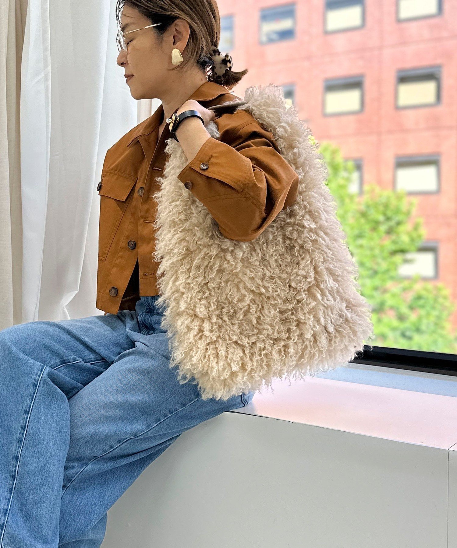 【ノーリーズ/NOLLEY'S】の【PR林 別注】チベットラムフェイクファーバッグ インテリア・キッズ・メンズ・レディースファッション・服の通販 founy(ファニー) 　ファッション　Fashion　レディースファッション　Fashion for Women　バッグ　Bags　秋　Autumn　クラッチ　Clutch, Clutch Bag　デニム　Denim, Jeans Material　トレンド　Trend, Trending Now　フェイクファー　Faux Fur, Imitation Fur　ベスト　Vest, Waistcoat　別注　Limited Edition, Custom Order　ラグジュアリー　Luxury, Elegant　おすすめ　Recommended / Our Picks　ベージュ|ID: prp329100004809175 ipo3291000000034902334