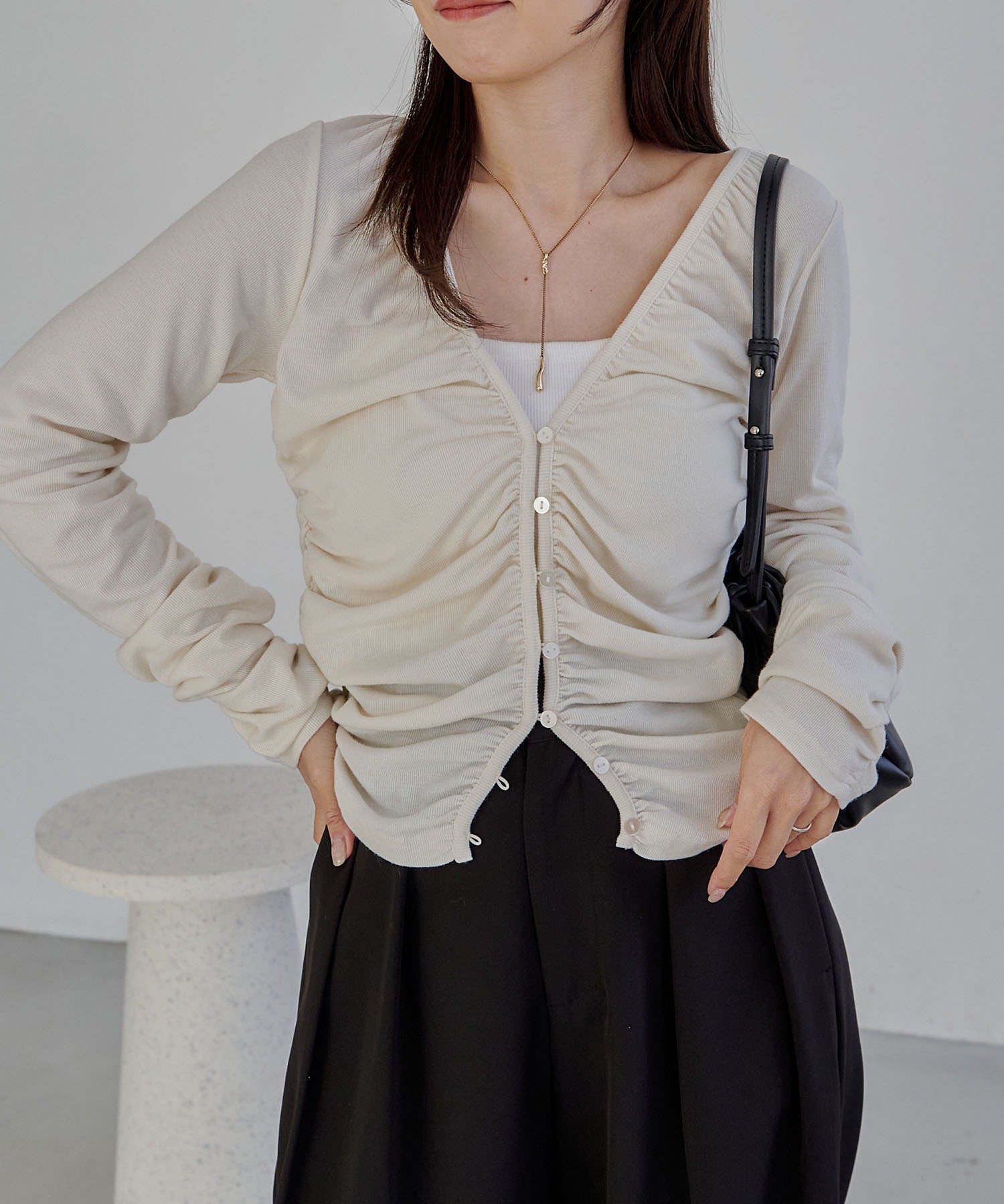 【カプリシューレマージュ/CAPRICIEUX LEMAGE】のパイピングドレープカーディガン インテリア・キッズ・メンズ・レディースファッション・服の通販 founy(ファニー) ファッション Fashion レディースファッション Fashion for Women トップス・カットソー Cut & Sew Tops カーディガン・羽織り Layered Style Cardigans おすすめ Recommended / Our Picks インナー Innerwear カットソー Cut and Sewn Top カーディガン Cardigan, Knitwear ギャザー Gathered, Ruffled デニム Denim, Jeans Material ボトム Bottoms, Lower Wear ワイド Wide, Wide Fit 春 Spring エクリュ|ID: prp329100004809176 ipo3291000000034902340