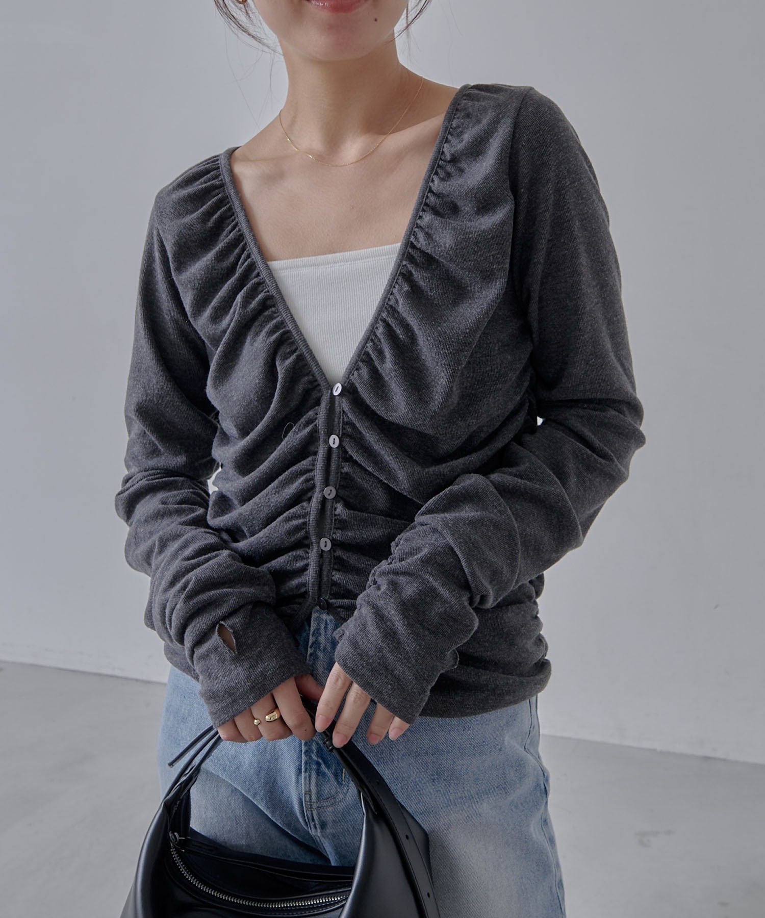 【カプリシューレマージュ/CAPRICIEUX LEMAGE】のパイピングドレープカーディガン インテリア・キッズ・メンズ・レディースファッション・服の通販 founy(ファニー) ファッション Fashion レディースファッション Fashion for Women トップス・カットソー Cut & Sew Tops カーディガン・羽織り Layered Style Cardigans おすすめ Recommended / Our Picks インナー Innerwear カットソー Cut and Sewn Top カーディガン Cardigan, Knitwear ギャザー Gathered, Ruffled デニム Denim, Jeans Material ボトム Bottoms, Lower Wear ワイド Wide, Wide Fit 春 Spring チャコールグレー|ID: prp329100004809176 ipo3291000000034902341