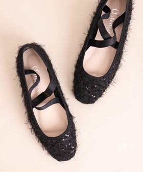 【アルテミス バイ ダイアナ/artemis by DIANA】の【片足130g】軽量 クロスストラップ スクエアトゥバレエシューズ 人気、トレンドファッション・服の通販 founy(ファニー) ファッション Fashion レディースファッション Fashion for Women エレガント 上品 Elegant クッション Cushion, Throw Pillow 抗菌 Antibacterial, Bacteria-Resistant 軽量 Lightweight, Ultra Light サテン Satin, Glossy Fabric シューズ Shoes, Footwear スパンコール Sequins, Sequin Embellishment ソックス Socks, Hosiery タイツ Tights, Legwear デニム Denim, Jeans Material バレエ Ballet, Ballet Style フェザー Feather, Feather Detail 再入荷 Restock / Back in Stock おすすめ Recommended / Our Picks |ID:prp329100004809210