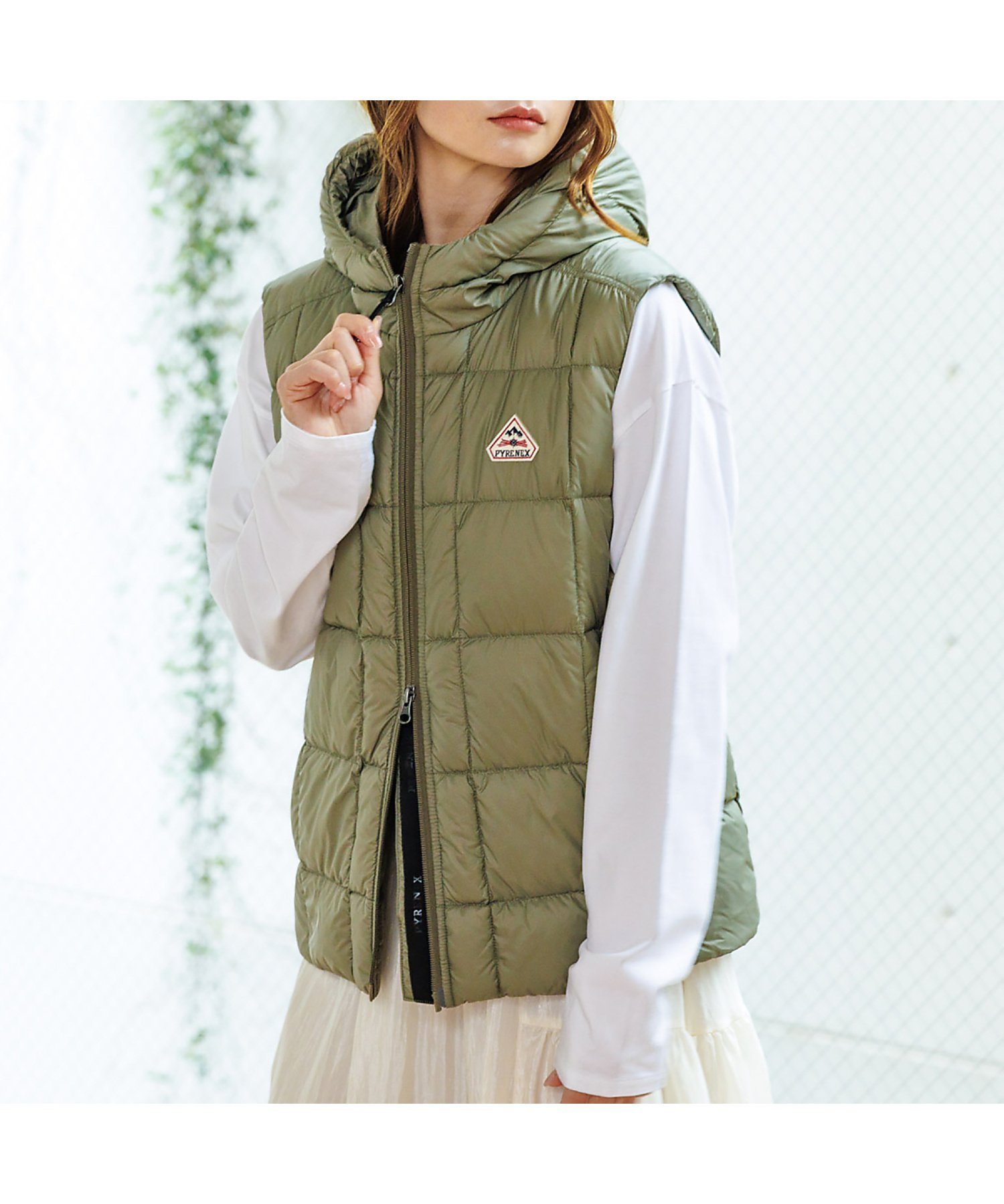 【ルージュヴィフラクレ/Rouge vif la cle】の【PYRENEX / ピレネックス】BASSIA VEST / バッシア ベスト インテリア・キッズ・メンズ・レディースファッション・服の通販 founy(ファニー) 　ファッション　Fashion　レディースファッション　Fashion for Women　アウター　Coat / Outerwear Collection　トップス・カットソー　Cut & Sew Tops　ベスト&ジレ / 重ね着スタイル　Vests & Gilets　アウトドア　Outdoor Clothing　インナー　Innerwear　キルト　Quilt, Quilted Fabric　コンパクト　Compact, Small Size　軽量　Lightweight, Ultra Light　スクエア　Square, Square Shape　ストレート　Straight, Straight Cut　ダウン　Down, Puffer　ドローコード　Drawcord, Drawstring Cord　フィット　Fit, Slim Fit　フランス　France, French　フロント　Front, Front Design　プレミアム　Premium, High-End　ベスト　Vest, Waistcoat　リラックス　Relax, Relaxed Fit　旅行　Travel　ビジネス 仕事 通勤　Business / Work / Commuting　カーキ|ID: prp329100004809294 ipo3291000000034903277