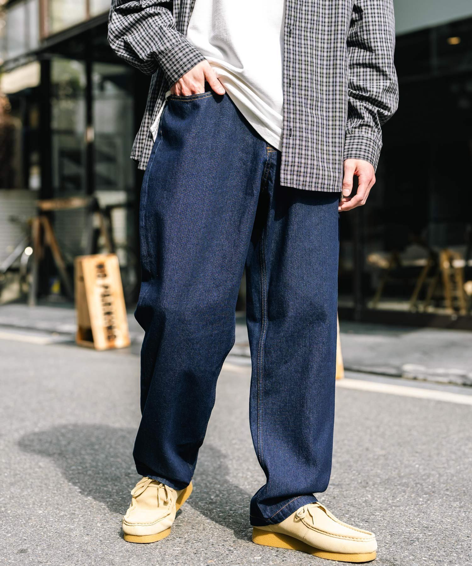 【ロッキーモンロー/Rocky Monroe】のルーズシルエットワイドデニムパンツ インテリア・キッズ・メンズ・レディースファッション・服の通販 founy(ファニー) 　ファッション　Fashion　レディースファッション　Fashion for Women　パンツ　Pants & Trousers　デニムパンツ・ジーンズ・美脚デニム　Denim Jeans & Pants　ケミカル　Chemical, Chemical Wash　サンダル　Sandals, Summer Shoes　シンプル　Simple, Minimal　スニーカー　Sneakers, Trainers　デニム　Denim, Jeans Material　トレンド　Trend, Trending Now　バランス　Balance, Style Balance　フロント　Front, Front Design　ポケット　Pocket, Pocket Detail　ユーズド　Used, Vintage-Look　リラックス　Relax, Relaxed Fit　ループ　Loop, Loop Knit　ロング　Long, Long-Length　ワイド　Wide, Wide Fit　おすすめ　Recommended / Our Picks　夏　Summer　ワンウォッシュ|ID: prp329100004809314 ipo3291000000034903565