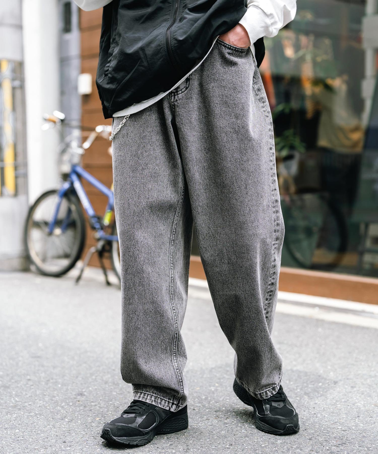 【ロッキーモンロー/Rocky Monroe】のルーズシルエットワイドデニムパンツ インテリア・キッズ・メンズ・レディースファッション・服の通販 founy(ファニー) 　ファッション　Fashion　レディースファッション　Fashion for Women　パンツ　Pants & Trousers　デニムパンツ・ジーンズ・美脚デニム　Denim Jeans & Pants　ケミカル　Chemical, Chemical Wash　サンダル　Sandals, Summer Shoes　シンプル　Simple, Minimal　スニーカー　Sneakers, Trainers　デニム　Denim, Jeans Material　トレンド　Trend, Trending Now　バランス　Balance, Style Balance　フロント　Front, Front Design　ポケット　Pocket, Pocket Detail　ユーズド　Used, Vintage-Look　リラックス　Relax, Relaxed Fit　ループ　Loop, Loop Knit　ロング　Long, Long-Length　ワイド　Wide, Wide Fit　おすすめ　Recommended / Our Picks　夏　Summer　ブラックケミカル|ID: prp329100004809314 ipo3291000000034903566