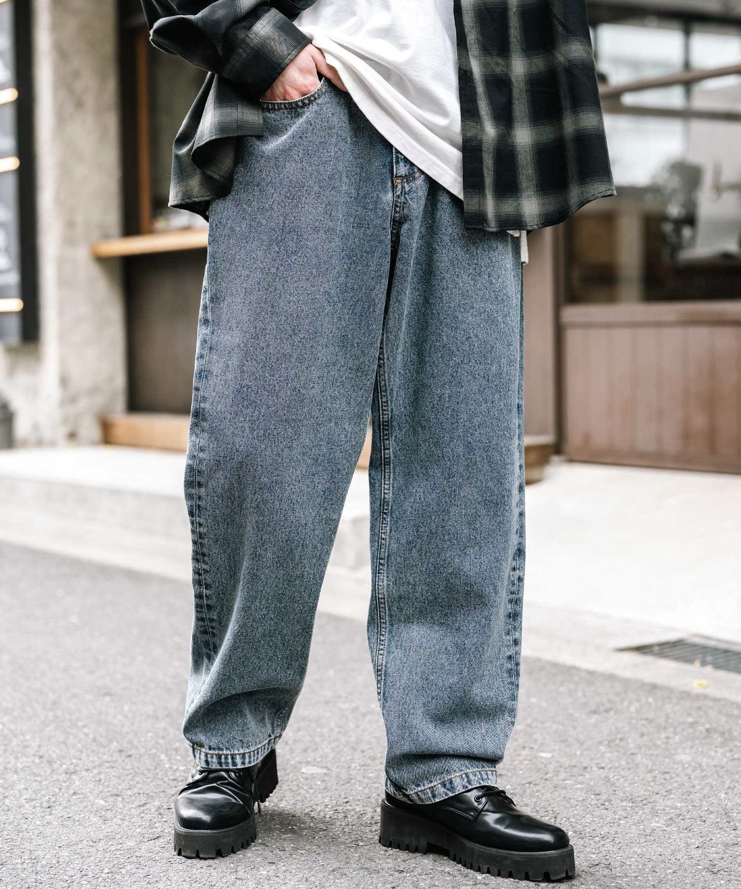 【ロッキーモンロー/Rocky Monroe】のルーズシルエットワイドデニムパンツ インテリア・キッズ・メンズ・レディースファッション・服の通販 founy(ファニー) 　ファッション　Fashion　レディースファッション　Fashion for Women　パンツ　Pants & Trousers　デニムパンツ・ジーンズ・美脚デニム　Denim Jeans & Pants　ケミカル　Chemical, Chemical Wash　サンダル　Sandals, Summer Shoes　シンプル　Simple, Minimal　スニーカー　Sneakers, Trainers　デニム　Denim, Jeans Material　トレンド　Trend, Trending Now　バランス　Balance, Style Balance　フロント　Front, Front Design　ポケット　Pocket, Pocket Detail　ユーズド　Used, Vintage-Look　リラックス　Relax, Relaxed Fit　ループ　Loop, Loop Knit　ロング　Long, Long-Length　ワイド　Wide, Wide Fit　おすすめ　Recommended / Our Picks　夏　Summer　ブルーケミカル|ID: prp329100004809314 ipo3291000000034903571