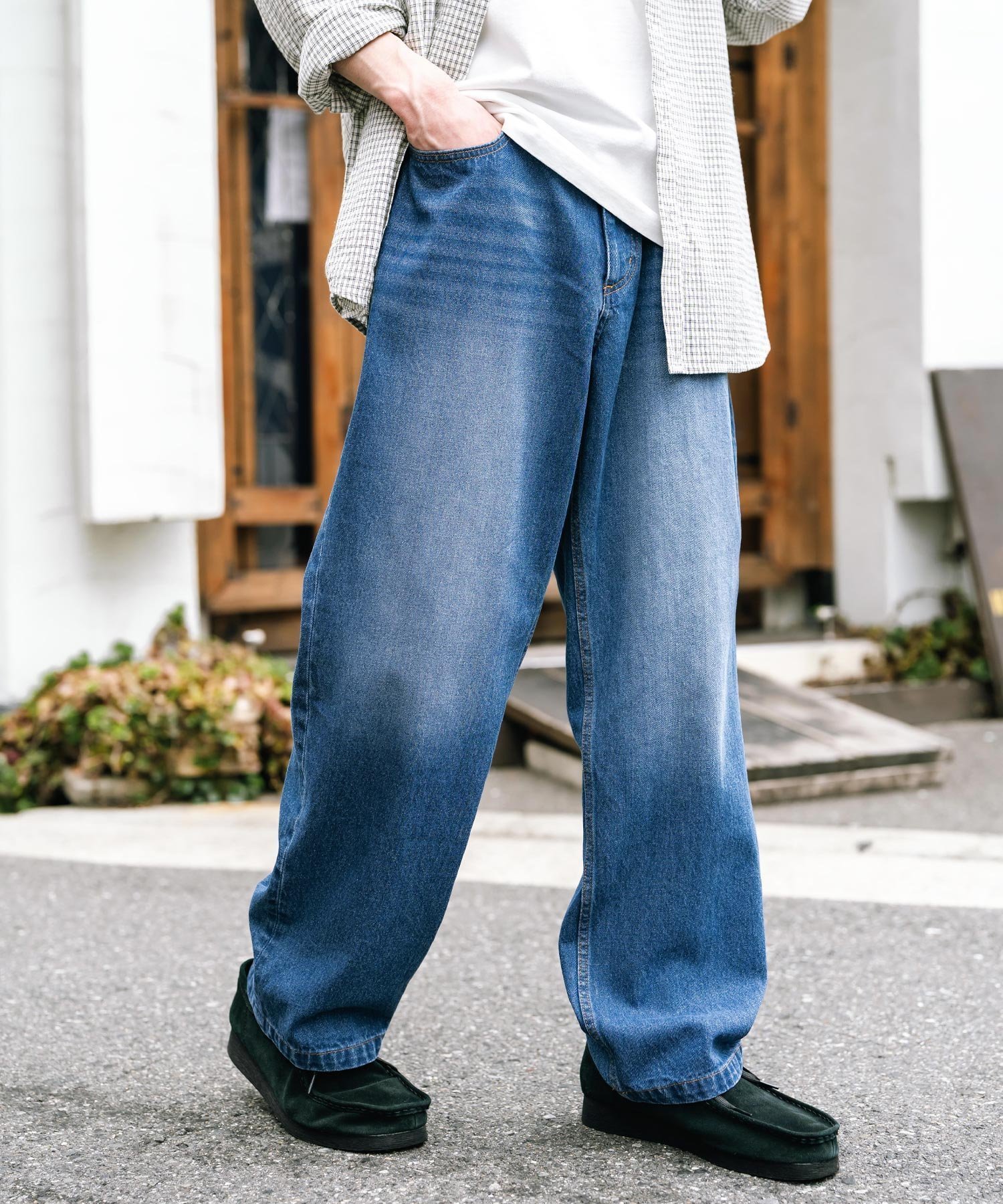 【ロッキーモンロー/Rocky Monroe】のルーズシルエットワイドデニムパンツ インテリア・キッズ・メンズ・レディースファッション・服の通販 founy(ファニー) 　ファッション　Fashion　レディースファッション　Fashion for Women　パンツ　Pants & Trousers　デニムパンツ・ジーンズ・美脚デニム　Denim Jeans & Pants　ケミカル　Chemical, Chemical Wash　サンダル　Sandals, Summer Shoes　シンプル　Simple, Minimal　スニーカー　Sneakers, Trainers　デニム　Denim, Jeans Material　トレンド　Trend, Trending Now　バランス　Balance, Style Balance　フロント　Front, Front Design　ポケット　Pocket, Pocket Detail　ユーズド　Used, Vintage-Look　リラックス　Relax, Relaxed Fit　ループ　Loop, Loop Knit　ロング　Long, Long-Length　ワイド　Wide, Wide Fit　おすすめ　Recommended / Our Picks　夏　Summer　ブルーオーバーダイ|ID: prp329100004809314 ipo3291000000034903578