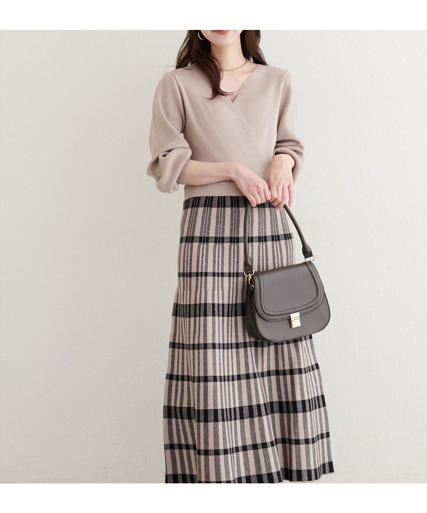 【ナチュラルクチュール/natural couture】の【WEB限定】カシュクールチェックニットワンピース インテリア・キッズ・メンズ・レディースファッション・服の通販 founy(ファニー) 　ファッション　Fashion　レディースファッション　Fashion for Women　ワンピース　Dresses　ニットワンピース　Knit Dresses　アクセサリー　Fashion Accessories　イヤリング　Earrings　カーディガン　Cardigan, Knitwear　クラシカル　Classical, Vintage-Inspired　シンプル　Simple, Minimal　ジャケット　Jacket, Outerwear　スニーカー　Sneakers, Trainers　ダウン　Down, Puffer　チェック　Check, Plaid, Tartan　デコルテ　Décolleté, Neckline　ドレープ　Drape, Draping Fabric　ネックレス　Necklace, Pendant Necklace　再入荷　Restock / Back in Stock　おすすめ　Recommended / Our Picks　エレガント 上品　Elegant　2025年　2025　2025-2026秋冬・A/W　Autumn/Winter 2025–26 AW25–26　ベージュ|ID: prp329100004809319 ipo3291000000034903624