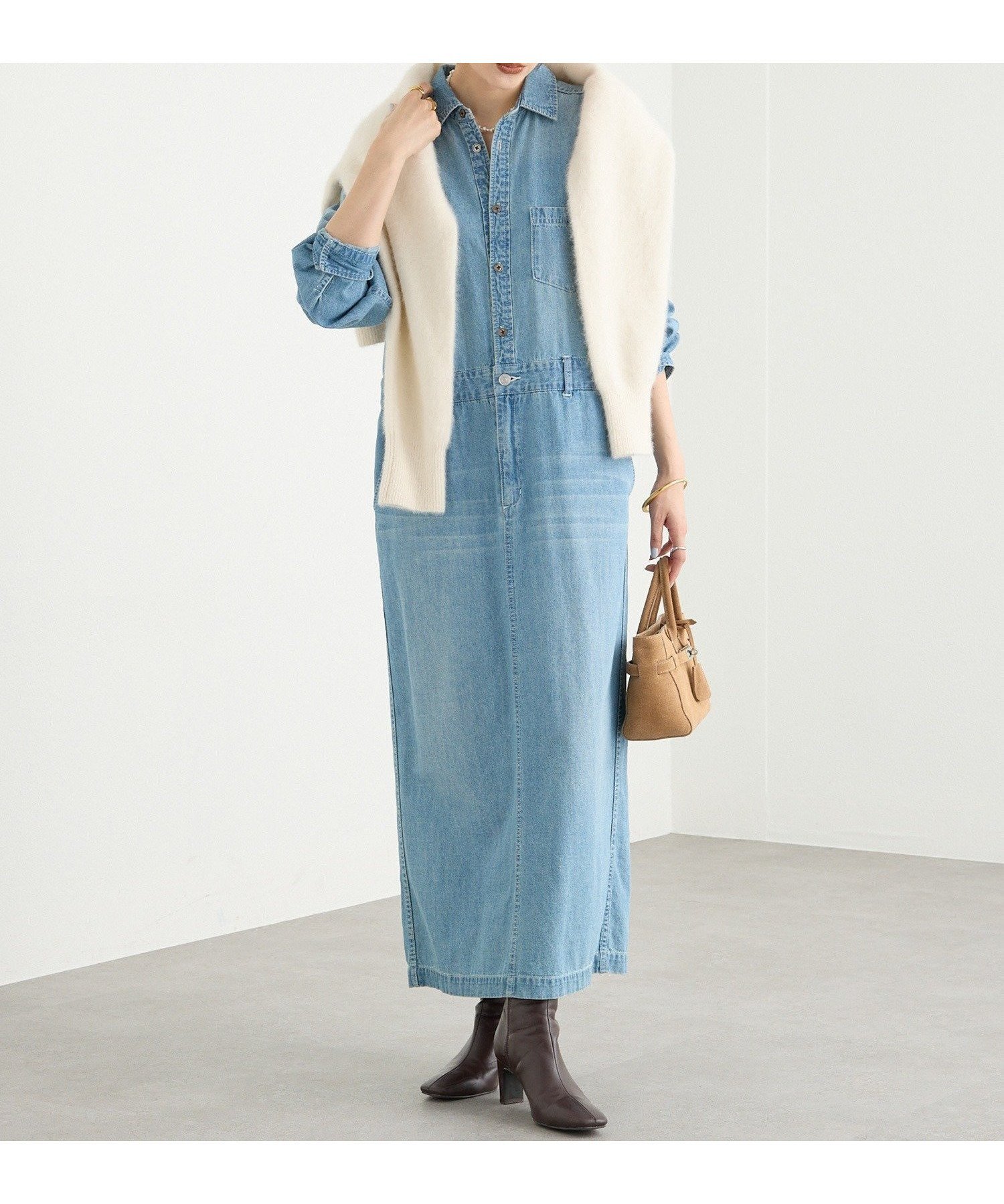 【リヴドロワ/RIVE DROITE】の【MONN×Yoshiiiiii】デニムシャツワンピース インテリア・キッズ・メンズ・レディースファッション・服の通販 founy(ファニー) 　ファッション　Fashion　レディースファッション　Fashion for Women　ワンピース　Dresses　シャツワンピース / 1枚で着映えコーデ　Shirt Dresses　アクセサリー　Fashion Accessories　インナー　Innerwear　コラボ　Collaboration, Collab　吸水　Absorbent, Quick-Dry　デニム　Denim, Jeans Material　人気　Popular, Best Seller　バランス　Balance, Style Balance　ブラウジング　Blouson Silhouette, Cinched Waist　ベーシック　Basic, Essential　ポケット　Pocket, Pocket Detail　ループ　Loop, Loop Knit　ロング　Long, Long-Length　おすすめ　Recommended / Our Picks　ブルー|ID: prp329100004809346 ipo3291000000034903853