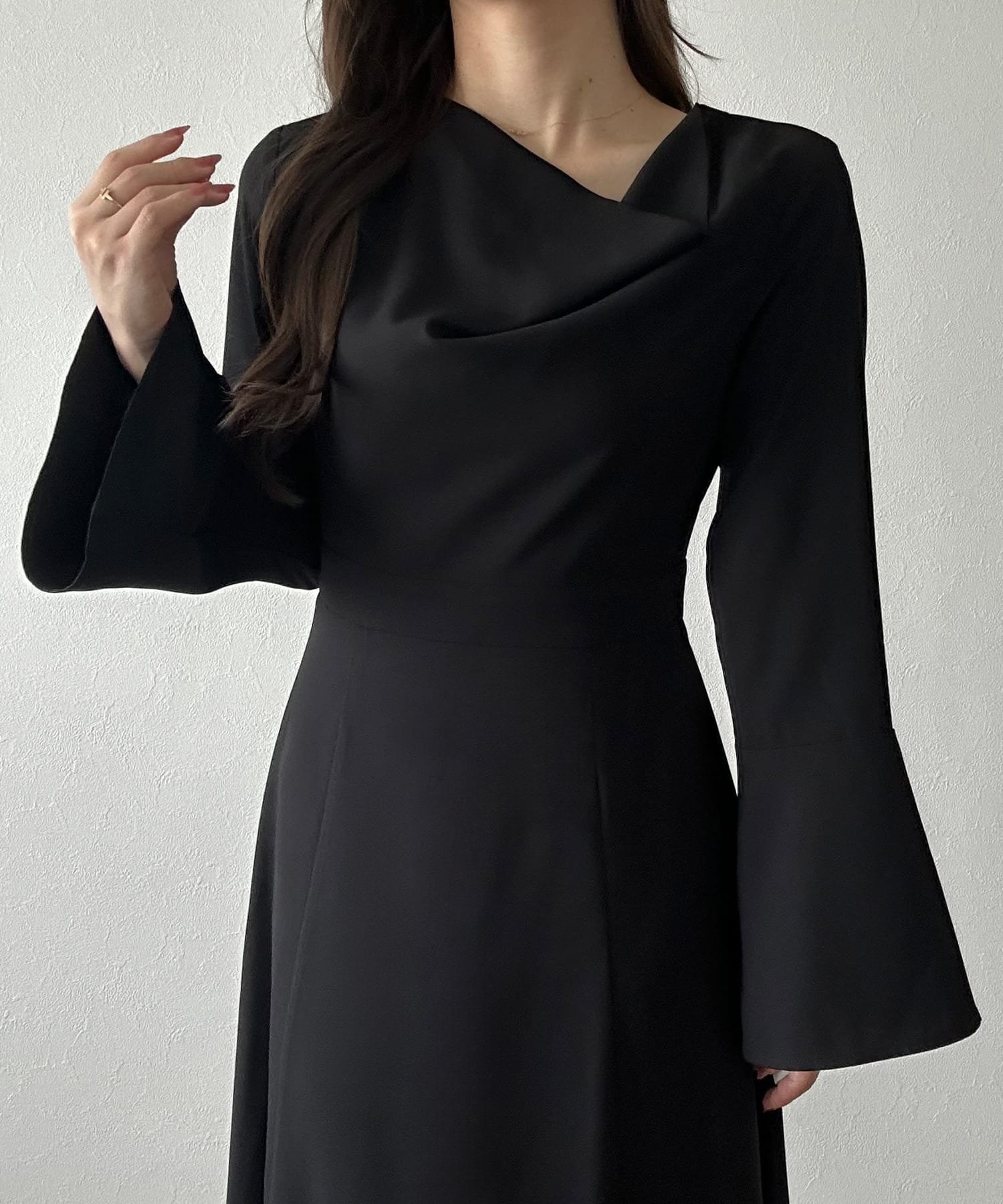 【ジュノア/JUNOAH】の【薄くて軽いジョーゼット】フレアスリーブドレープワンピース インテリア・キッズ・メンズ・レディースファッション・服の通販 founy(ファニー) 　ファッション　Fashion　レディースファッション　Fashion for Women　ワンピース　Dresses　ジョーゼット　Georgette, Semi-Sheer Fabric　ブラック|ID: prp329100004809350 ipo3291000000034903890