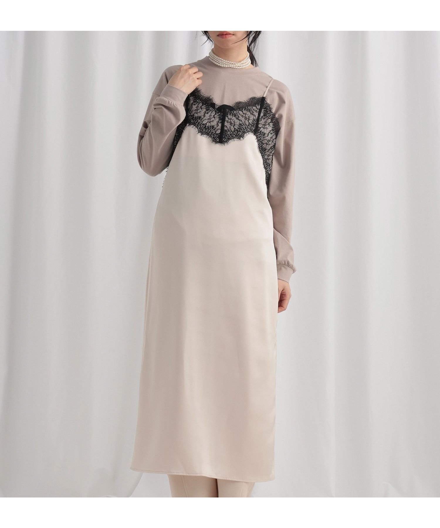 【ミスティ ウーマン/mysty woman】のレースサテンキャミワンピース インテリア・キッズ・メンズ・レディースファッション・服の通販 founy(ファニー) 　ファッション　Fashion　レディースファッション　Fashion for Women　ワンピース　Dresses　キャミソールワンピース　Camisole Dresses　おすすめ　Recommended / Our Picks　インナー　Innerwear　サテン　Satin, Glossy Fabric　スリット　Slit, Slit Detail　タートルネック　Turtleneck, High Neck　レース　Lace, Lace Fabric　アイボリー|ID: prp329100004809364 ipo3291000000034904034