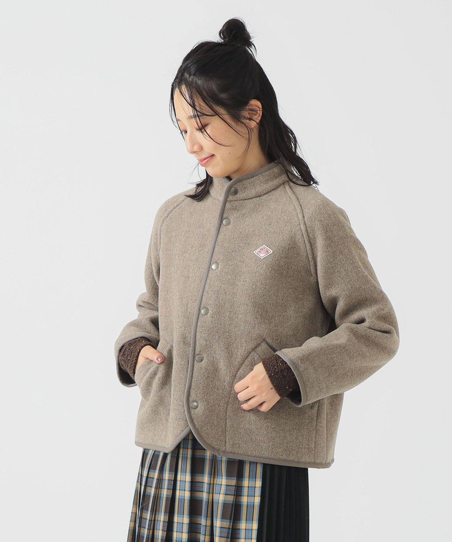 【ビーミングライフストアバイビームス/B:MING LIFE STORE by BEAMS】のDANTON / WOOL LIGHT PILE STANDCOLLAR JACKET 25AW ダントン ライトアウター インテリア・キッズ・メンズ・レディースファッション・服の通販 founy(ファニー) 　ファッション　Fashion　レディースファッション　Fashion for Women　アウター　Coat / Outerwear Collection　レディースジャケット・軽アウター　Jackets　インナー　Innerwear　軽量　Lightweight, Ultra Light　シンプル　Simple, Minimal　ジャケット　Jacket, Outerwear　スタンド　Stand Collar, Upright Stand　フェミニン　Feminine, Girly　フランス　France, French　ポケット　Pocket, Pocket Detail　ラウンド　Round, Round Neck　ワーク　Workwear, Utility Style　A/W・秋冬　Autumn/Winter　再入荷　Restock / Back in Stock　おすすめ　Recommended / Our Picks　2025年　2025　2025-2026秋冬・A/W　Autumn/Winter 2025–26 AW25–26　H.BEIGE|ID: prp329100004809367 ipo3291000000034904045