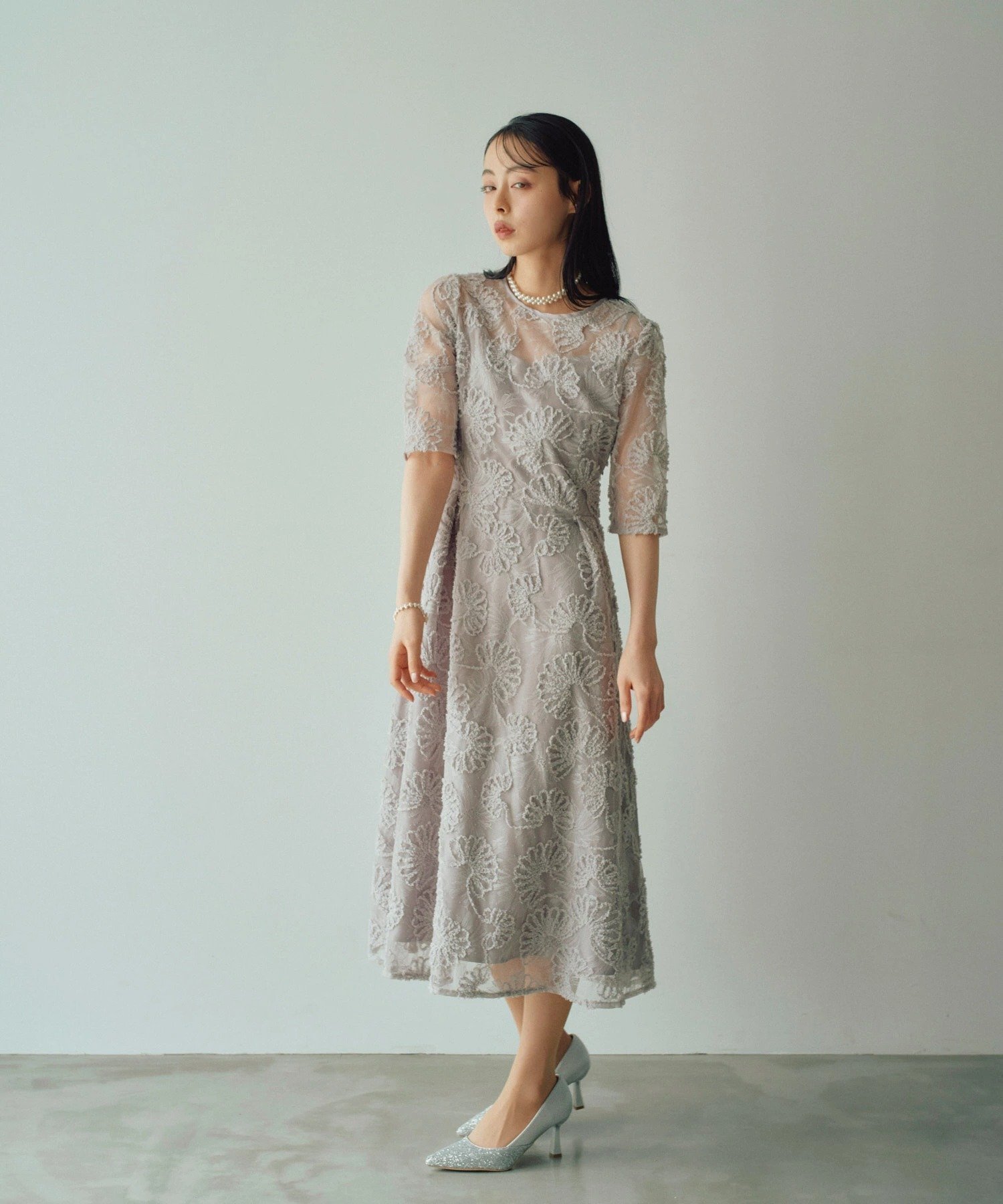 【ハレモード/haremode】のパーティードレス ドレス 結婚式 ロングドレス 花柄刺繍 ロング丈 五分袖 インテリア・キッズ・メンズ・レディースファッション・服の通販 founy(ファニー) 　ファッション　Fashion　レディースファッション　Fashion for Women　トップス・カットソー　Cut & Sew Tops　花柄・フラワープリント・モチーフ　Floral Prints & Motifs / Flower Pattern Tops　ワンピース　Dresses　フォーマル・パーティードレス・結婚式用ドレス　Elegant & Casual Dresses　アクセサリー　Fashion Accessories　シンプル　Simple, Minimal　ドレス　Dress, One-Piece　パール　Pearl, Pearl Accent　フィット　Fit, Slim Fit　ロング　Long, Long-Length　おすすめ　Recommended / Our Picks　エレガント 上品　Elegant　結婚式　Wedding　披露宴　Wedding Reception　二次会　After Party　グレー|ID: prp329100004809376 ipo3291000000034904132