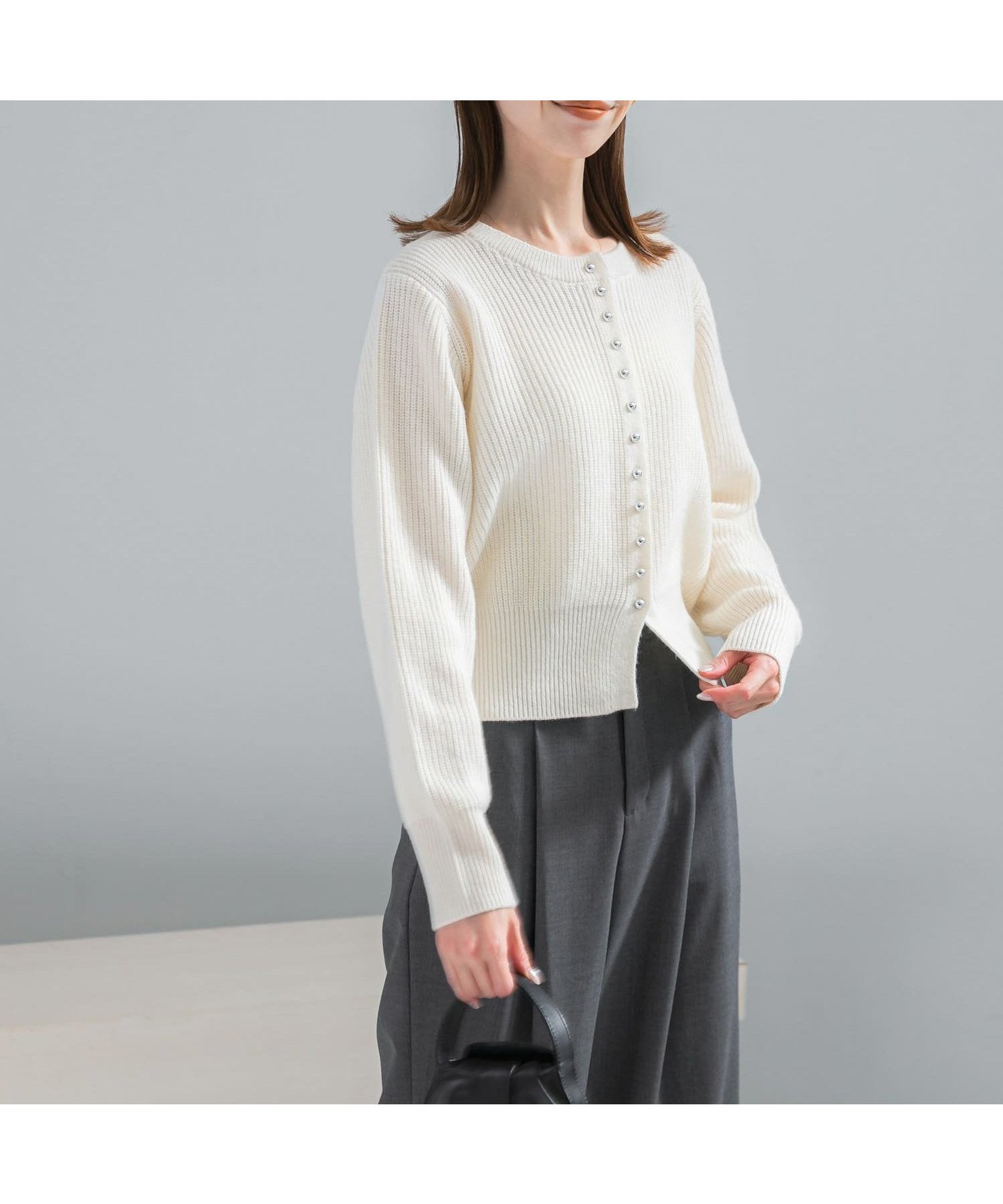 【アーバンリサーチ ロッソ/URBAN RESEARCH ROSSO】の『WEB限定』ボタンデザインニットプルオーバー インテリア・キッズ・メンズ・レディースファッション・服の通販 founy(ファニー) 　ファッション　Fashion　レディースファッション　Fashion for Women　トップス・カットソー　Cut & Sew Tops　ニット　Knit Tops & Sweaters　カジュアルプルオーバー・ニットトップス　Pullovers & Knit Tops / Casual Pullovers　2025年　2025　2025-2026秋冬・A/W　Autumn/Winter 2025–26 AW25–26　冬　Winter / This Winter　アクセサリー　Fashion Accessories　カーディガン　Cardigan, Knitwear　コンパクト　Compact, Small Size　シルバー　Silver, Metallic Silver　バランス　Balance, Style Balance　フィット　Fit, Slim Fit　ロング　Long, Long-Length　ワイド　Wide, Wide Fit　エレガント 上品　Elegant　A/W・秋冬　Autumn/Winter　ホワイト|ID: prp329100004809454 ipo3291000000034904747