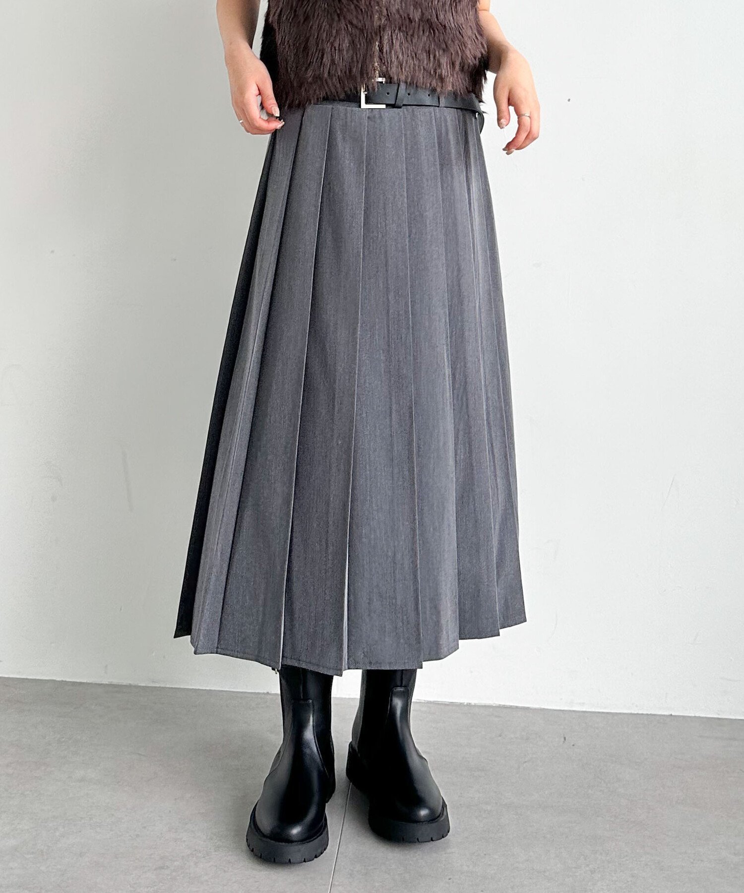 【アルシーヴ/archives】のベルトプリーツスカート インテリア・キッズ・メンズ・レディースファッション・服の通販 founy(ファニー) 　ファッション　Fashion　レディースファッション　Fashion for Women　スカート　Skirts　プリーツスカート / 上品フェミニンスタイル　Pleated Skirts　ベルト&ウエストマーク　Belts & Waist Accessories　おすすめ　Recommended / Our Picks　クラシカル　Classical, Vintage-Inspired　ソックス　Socks, Hosiery　プリーツ　Pleats, Pleated　ループ　Loop, Loop Knit　ワンポイント　One Point, Statement Accent　秋　Autumn　GRAY|ID: prp329100004809503 ipo3291000000034905179