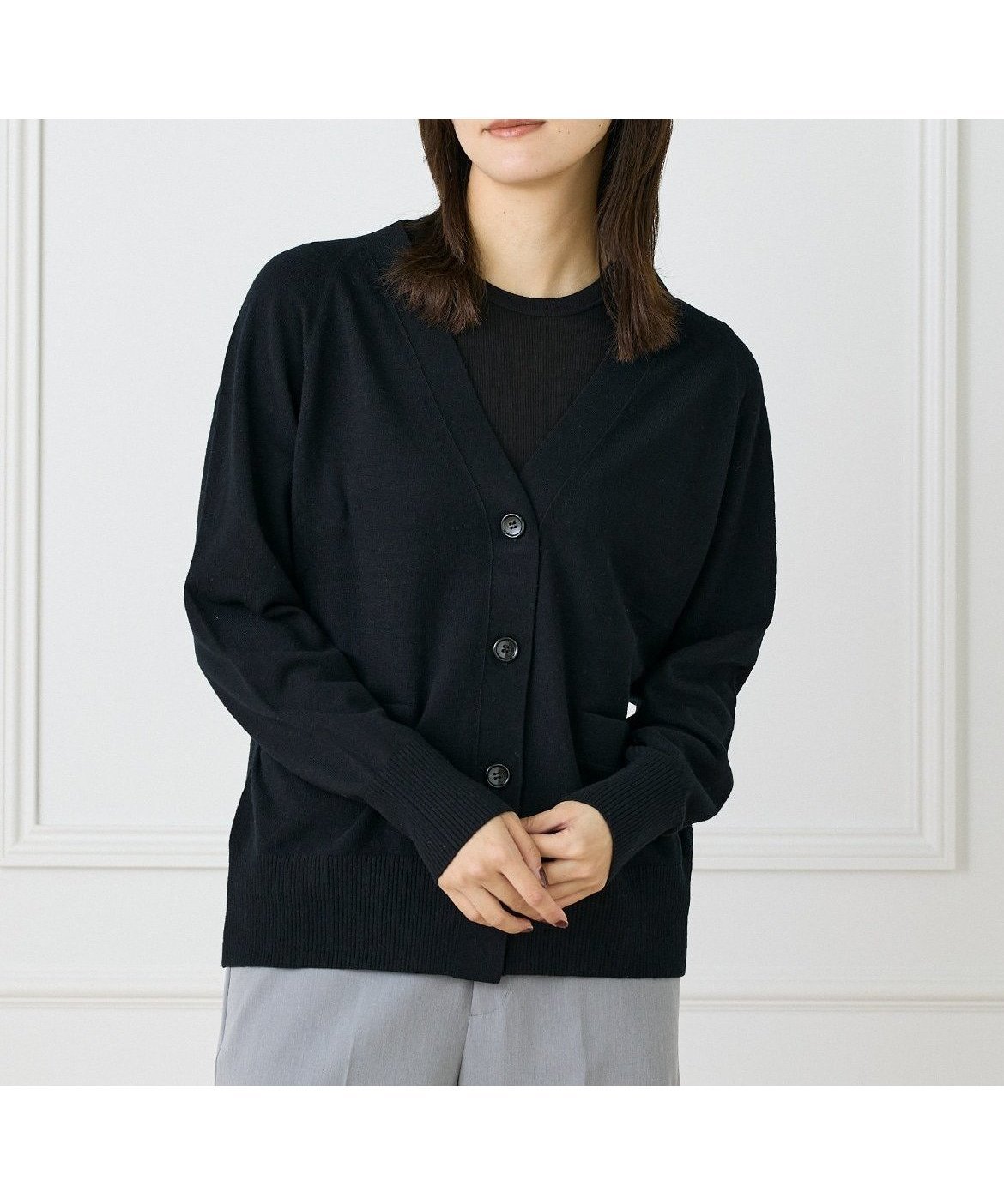 【イネド/INED】のVネックカーディガン インテリア・キッズ・メンズ・レディースファッション・服の通販 founy(ファニー) 　ファッション　Fashion　レディースファッション　Fashion for Women　トップス・カットソー　Cut & Sew Tops　カーディガン・羽織り　Layered Style Cardigans　Vネックトップス　V-Neck Tops / V-Cut Neckline Shirts　カーディガン　Cardigan, Knitwear　スマート　Smart, Elegant　スリーブ　Sleeve, Long Sleeve / Short Sleeve　なめらか　Smooth, Silky Texture　プレーン　Plain, Simple　ポケット　Pocket, Pocket Detail　ブラック|ID: prp329100004809507 ipo3291000000034905241