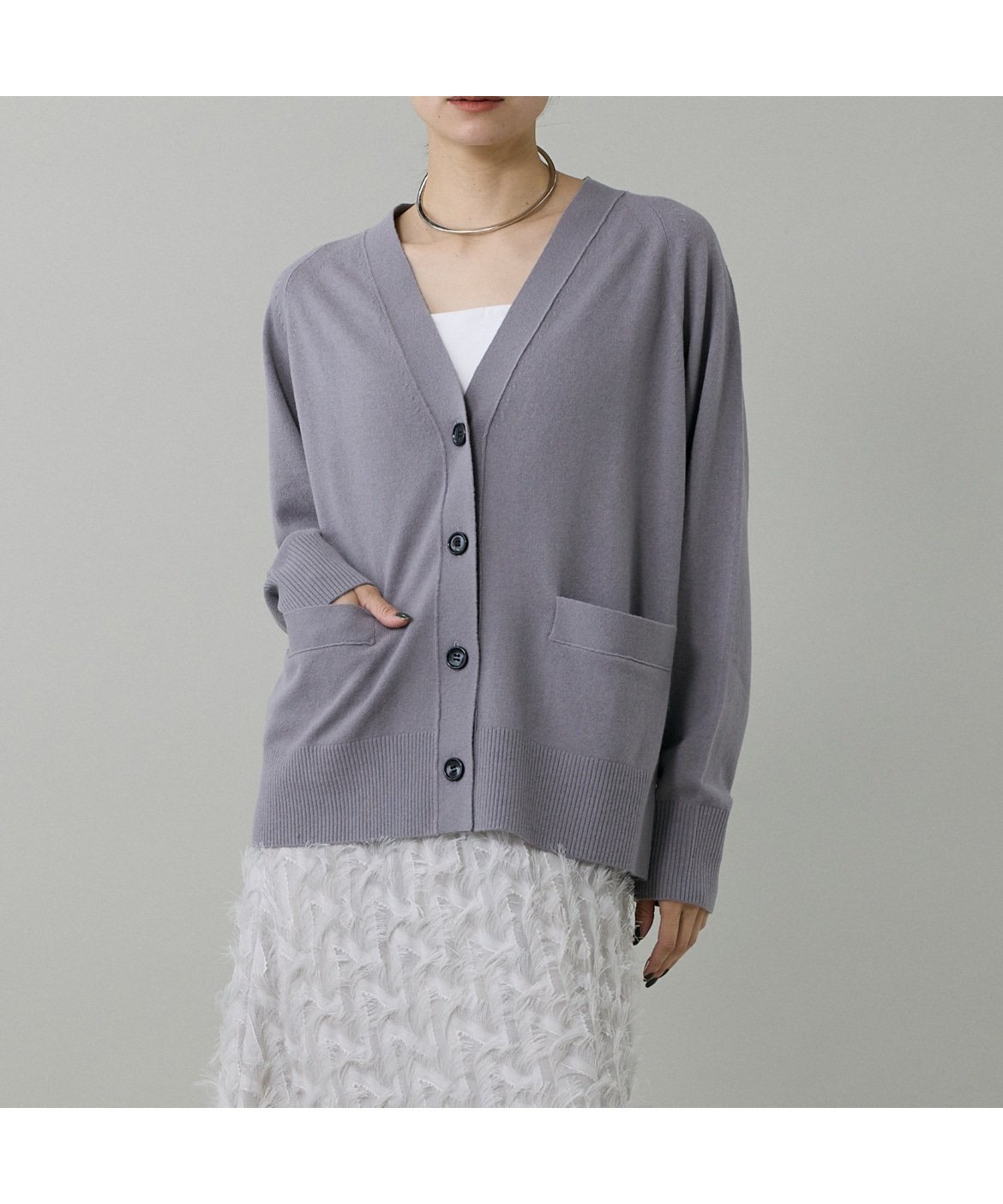 【イネド/INED】のVネックカーディガン インテリア・キッズ・メンズ・レディースファッション・服の通販 founy(ファニー) 　ファッション　Fashion　レディースファッション　Fashion for Women　トップス・カットソー　Cut & Sew Tops　カーディガン・羽織り　Layered Style Cardigans　Vネックトップス　V-Neck Tops / V-Cut Neckline Shirts　カーディガン　Cardigan, Knitwear　スマート　Smart, Elegant　スリーブ　Sleeve, Long Sleeve / Short Sleeve　なめらか　Smooth, Silky Texture　プレーン　Plain, Simple　ポケット　Pocket, Pocket Detail　ミディアムグレー|ID: prp329100004809507 ipo3291000000034905243