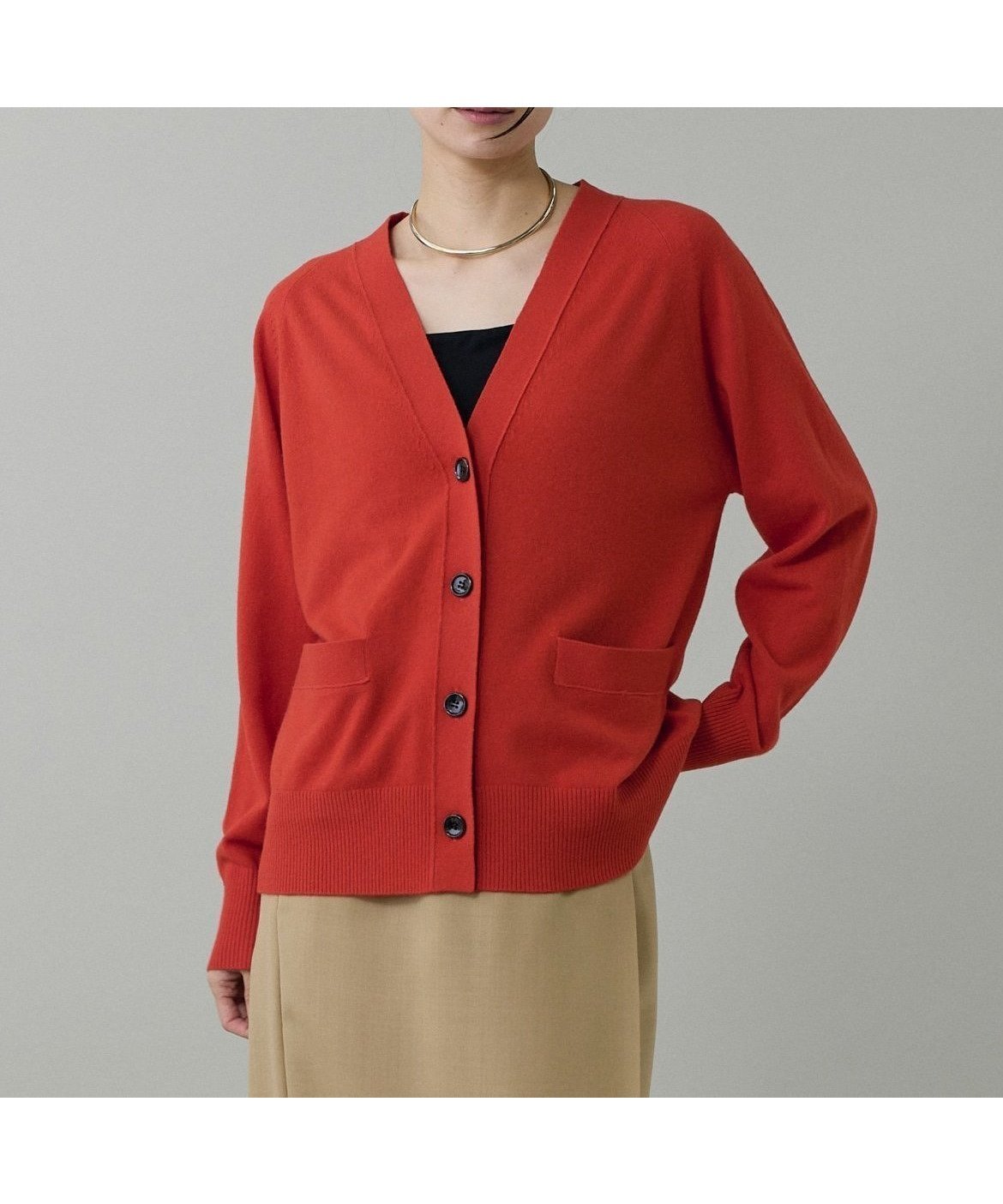 【イネド/INED】のVネックカーディガン インテリア・キッズ・メンズ・レディースファッション・服の通販 founy(ファニー) 　ファッション　Fashion　レディースファッション　Fashion for Women　トップス・カットソー　Cut & Sew Tops　カーディガン・羽織り　Layered Style Cardigans　Vネックトップス　V-Neck Tops / V-Cut Neckline Shirts　カーディガン　Cardigan, Knitwear　スマート　Smart, Elegant　スリーブ　Sleeve, Long Sleeve / Short Sleeve　なめらか　Smooth, Silky Texture　プレーン　Plain, Simple　ポケット　Pocket, Pocket Detail　シュイロ|ID: prp329100004809507 ipo3291000000034905247