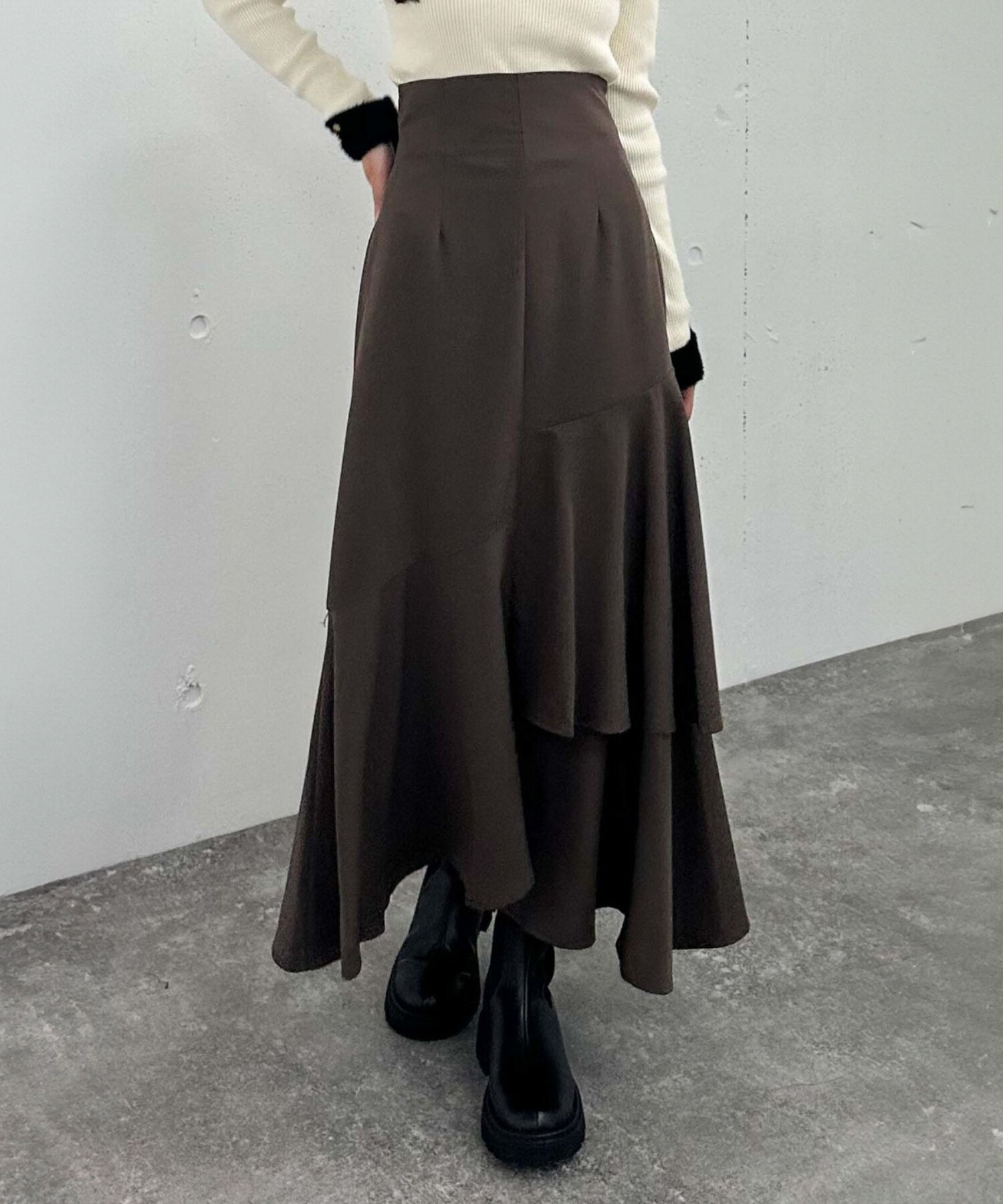 【アルシーヴ/archives】のアシメラッフルティアードスカート/ インテリア・キッズ・メンズ・レディースファッション・服の通販 founy(ファニー) 　ファッション　Fashion　レディースファッション　Fashion for Women　スカート　Skirts　ティアードスカート　Tiered Skirts　アシンメトリー　Asymmetrical Style　フィット　Fit, Slim Fit　人気　Popular, Best Seller　定番　Standard, Basic Item　BROWN|ID: prp329100004809523 ipo3291000000034905371
