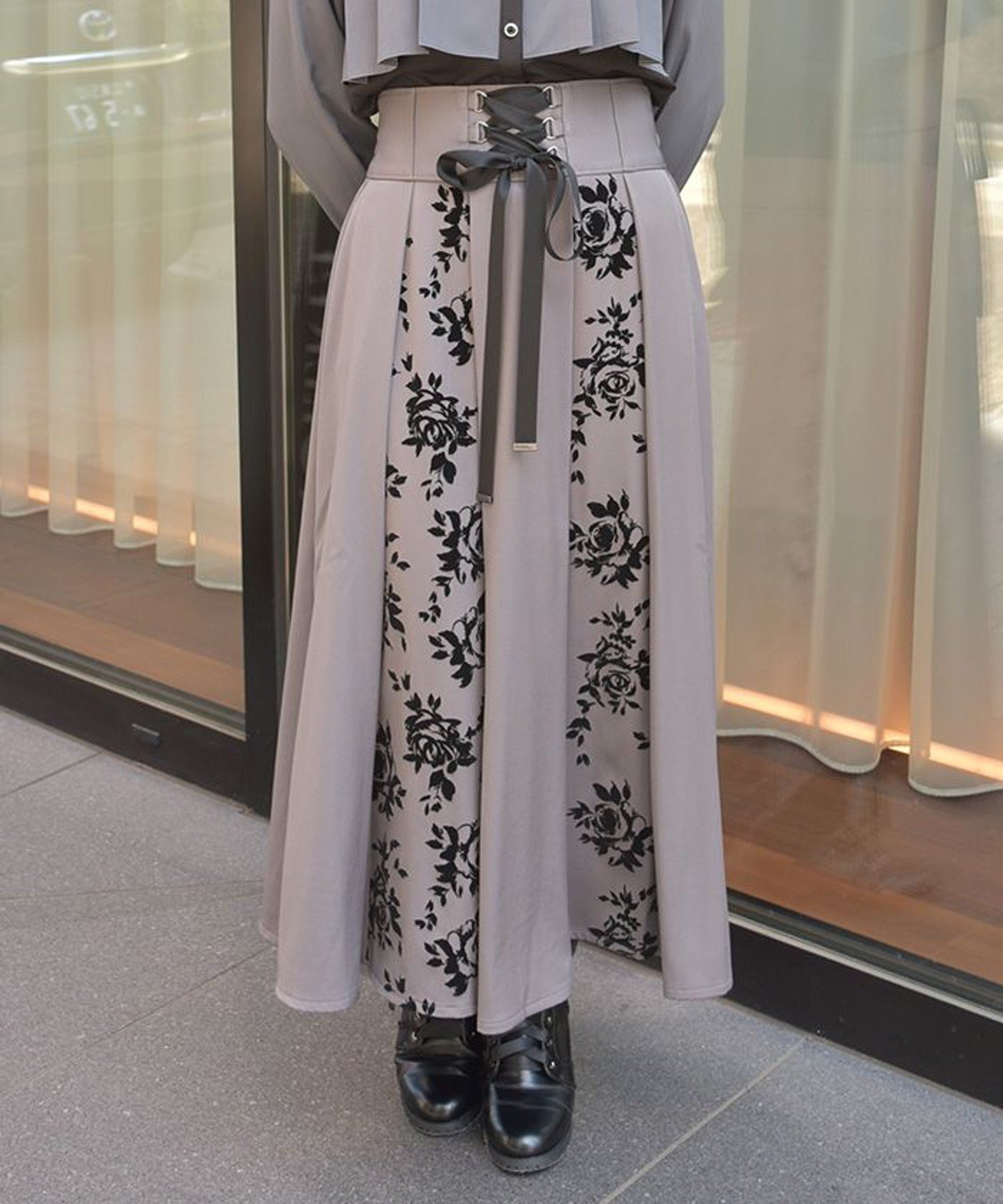 【アクシーズファム/axes femme】の編上フロッキー切替SK インテリア・キッズ・メンズ・レディースファッション・服の通販 founy(ファニー) ファッション Fashion レディースファッション Fashion for Women スカート Skirts クラシカル Classical, Vintage-Inspired ジャケット Jacket, Outerwear フロント Front, Front Design ロング Long, Long-Length ローズ Rose, Rose Motif エレガント 上品 Elegant 切替 Switching, Contrast Panel グレー|ID: prp329100004809526 ipo3291000000034905387