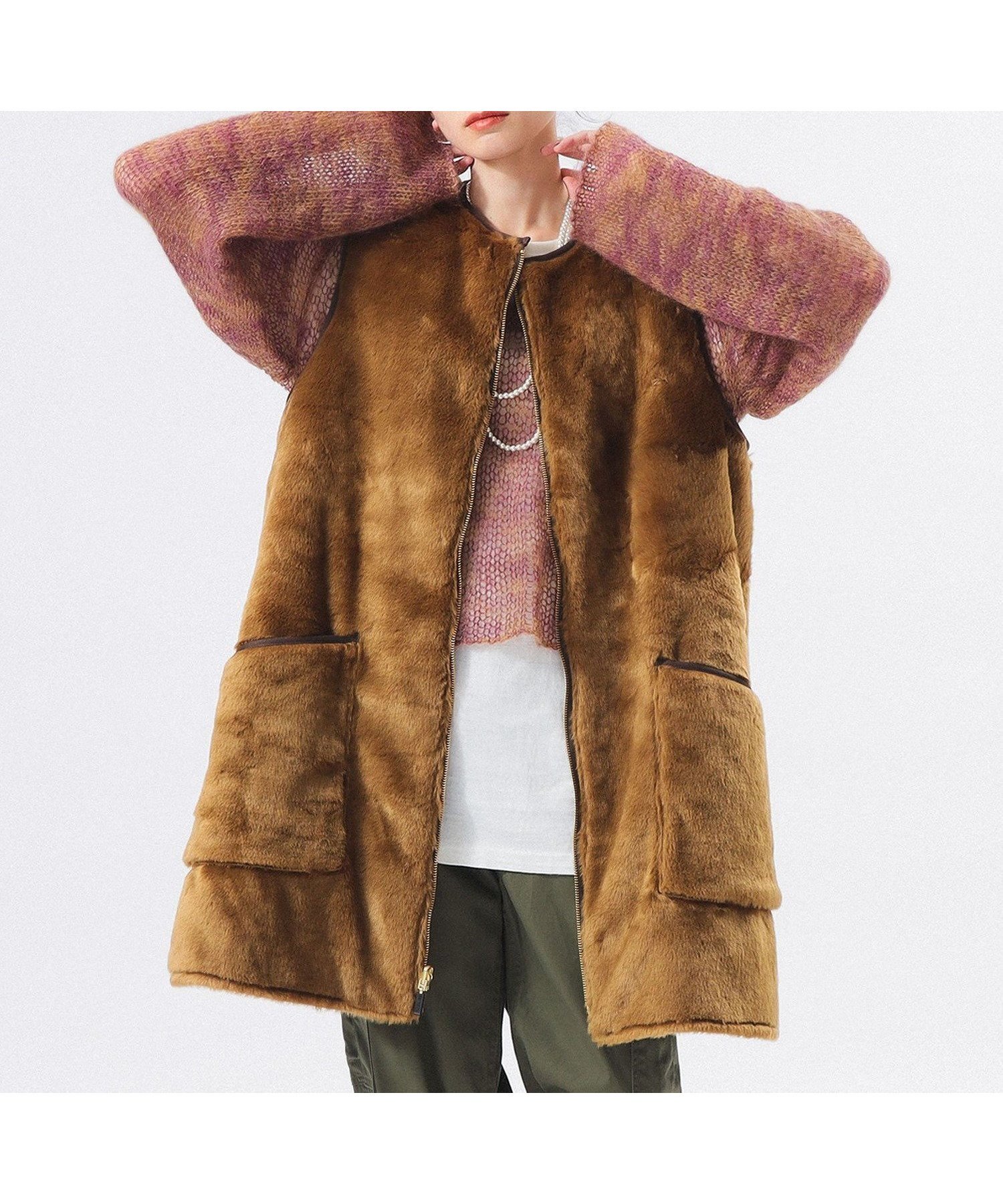 【ビームス ウイメン/BEAMS】の【別注】Barbour / Liner Vest 24FW リバーシブル バブアー ベスト 人気、トレンドファッション・服の通販 founy(ファニー) 　ファッション　Fashion　レディースファッション　Fashion for Women　アウター　Coat / Outerwear Collection　トップス・カットソー　Cut & Sew Tops　ベスト&ジレ / 重ね着スタイル　Vests & Gilets　アウトドア　Outdoor Clothing　キルティング　Quilted, Quilting　ジップ　Zip, Zipper　ストレート　Straight, Straight Cut　人気　Popular, Best Seller　フェイクファー　Faux Fur, Imitation Fur　ベスト　Vest, Waistcoat　ポケット　Pocket, Pocket Detail　別注　Limited Edition, Custom Order　ライナー　Liner, Inner Layer　リバーシブル　Reversible, Two-Sided　 other-1|ID: prp329100004809543 ipo3291000000034905559