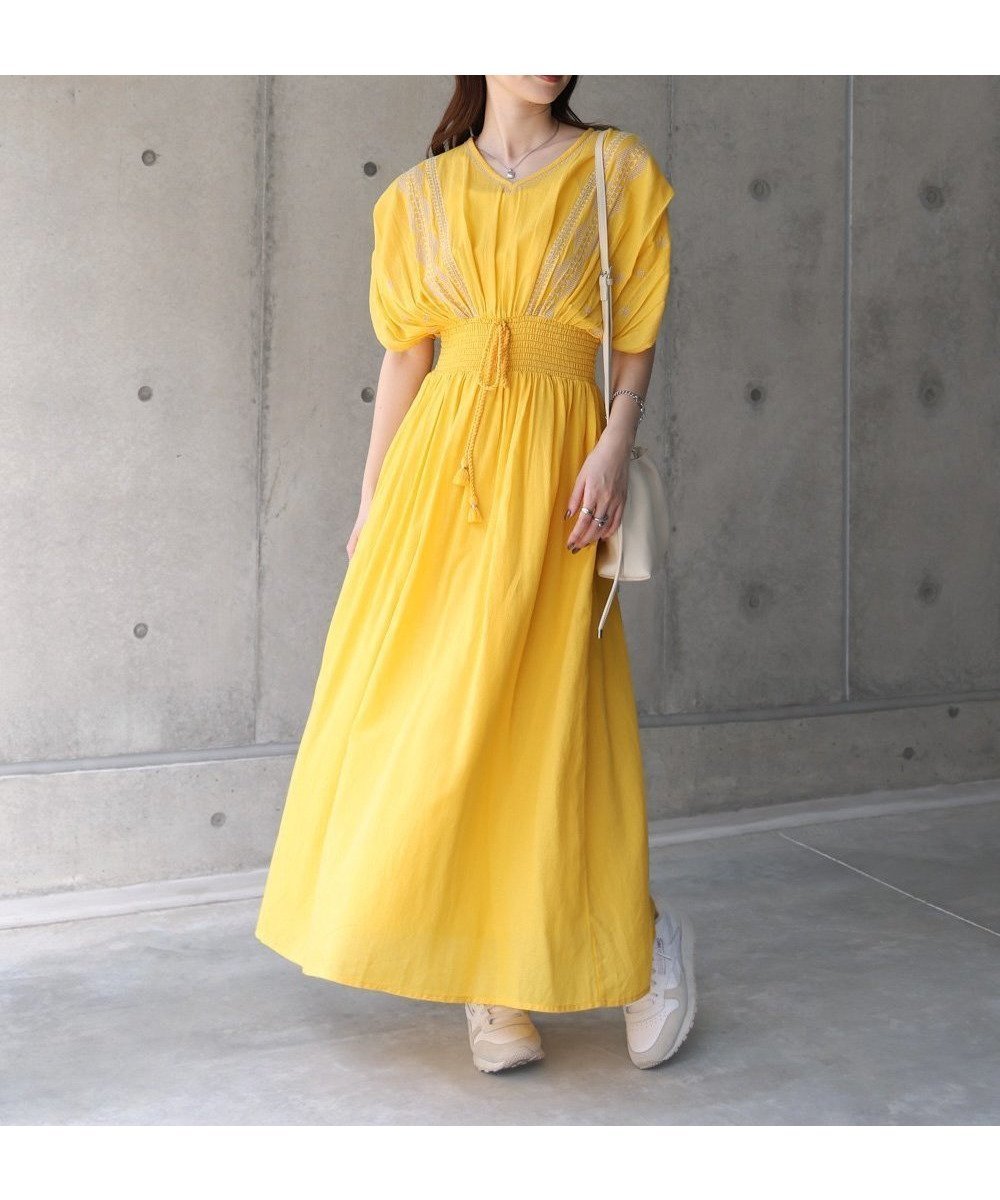 【バブ ブージュルード/Bab Bou Jeloud】の【低身長向けサイズあり】フロント刺繍ウエストシャーリングワンピース インテリア・キッズ・メンズ・レディースファッション・服の通販 founy(ファニー) 　ファッション　Fashion　レディースファッション　Fashion for Women　ワンピース　Dresses　インド　Indian Textile　オリエンタル　Oriental Pattern　サンダル　Sandals, Summer Shoes　シアー　Sheer, See-Through　シャーリング　Shirring, Ruched　シューズ　Shoes, Footwear　スニーカー　Sneakers, Trainers　スマート　Smart, Elegant　チェック　Check, Plaid, Tartan　デコルテ　Décolleté, Neckline　フラット　Flat, Flat Shoes　フロント　Front, Front Design　ペチコート　Petticoat, Underskirt　ロング　Long, Long-Length　再入荷　Restock / Back in Stock　夏　Summer　エレガント 上品　Elegant　YELLOW|ID: prp329100004809610 ipo3291000000034906021