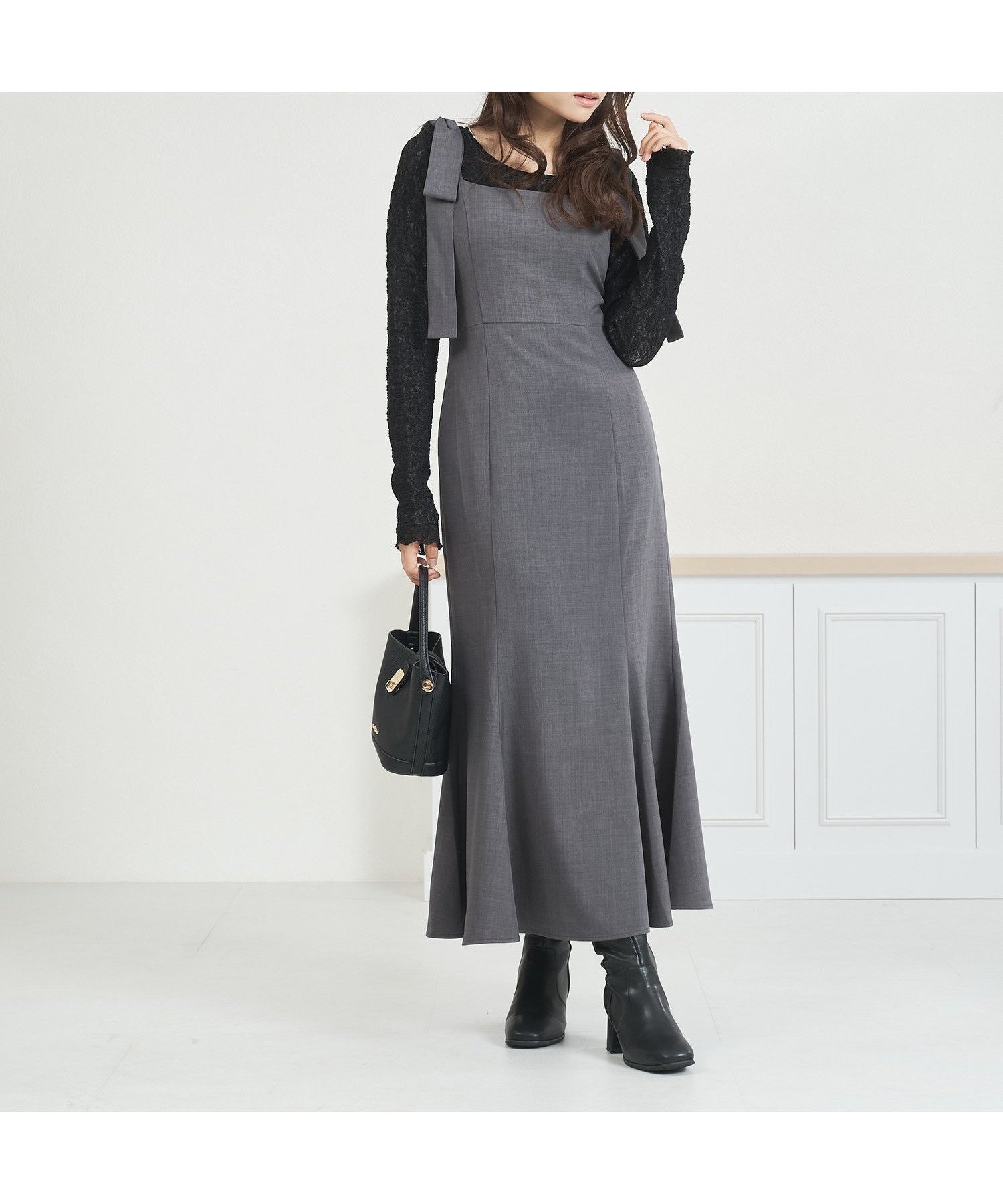 【ミッシュマッシュ/MISCH MASCH】のMM557413 バックレースアップキャミワンピース インテリア・キッズ・メンズ・レディースファッション・服の通販 founy(ファニー) 　ファッション　Fashion　レディースファッション　Fashion for Women　ワンピース　Dresses　キャミソールワンピース　Camisole Dresses　2025年　2025　2025-2026秋冬・A/W　Autumn/Winter 2025–26 AW25–26　シャーリング　Shirring, Ruched　シンプル　Simple, Minimal　フィット　Fit, Slim Fit　ポケット　Pocket, Pocket Detail　ラップ　Wrap, Wrap Design　リボン　Ribbon, Bow　レース　Lace, Lace Fabric　エレガント 上品　Elegant　A/W・秋冬　Autumn/Winter　ビジネス 仕事 通勤　Business / Work / Commuting　グレー|ID: prp329100004809683 ipo3291000000034906552