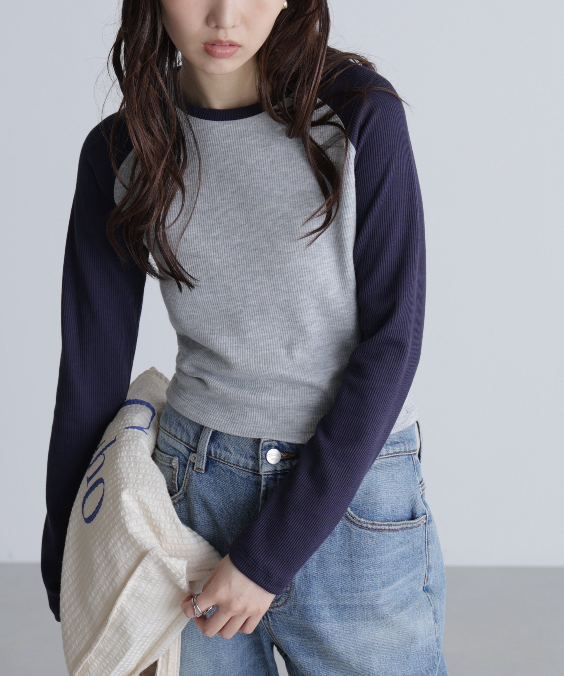 【フリーズマート/FREE'S MART】のラグラン長袖カットソー インテリア・キッズ・メンズ・レディースファッション・服の通販 founy(ファニー) 　ファッション　Fashion　レディースファッション　Fashion for Women　トップス・カットソー　Cut & Sew Tops　カットソー・ベーシックTシャツ　Cut-and-Sewn Tops / Stretch Tees & Basics　おすすめ　Recommended / Our Picks　インナー　Innerwear　カットソー　Cut and Sewn Top　キャミワンピース　Cami Dress, Slip Dress　コンパクト　Compact, Small Size　トレンド　Trend, Trending Now　バランス　Balance, Style Balance　今季　This Season, Current Season　長袖　Long Sleeve, Full Sleeve　グレー|ID: prp329100004809757 ipo3291000000034907268