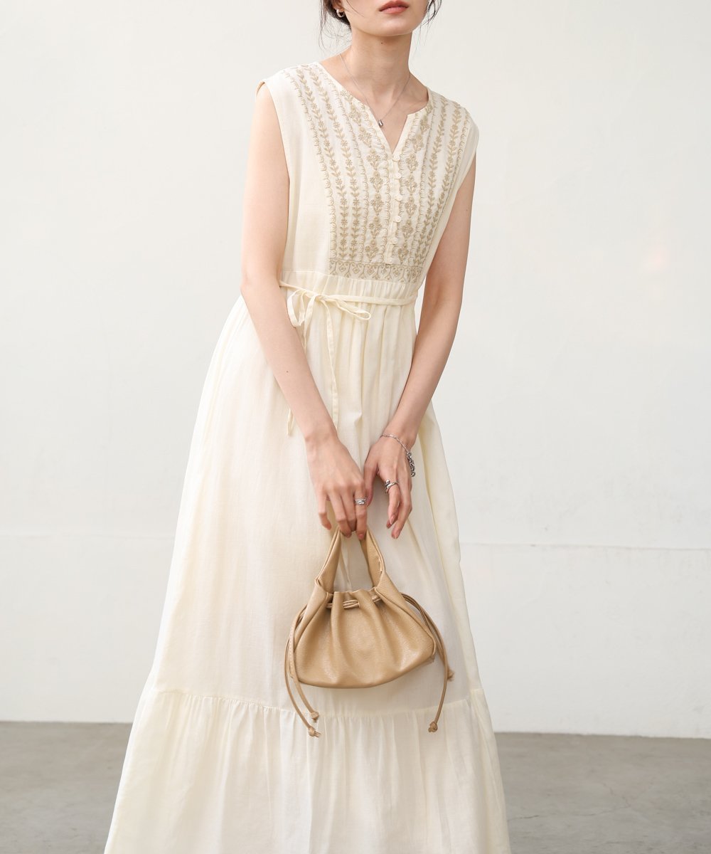 【バブ ブージュルード/Bab Bou Jeloud】の【低身長向けサイズあり】パネル刺繍ノースリワンピース インテリア・キッズ・メンズ・レディースファッション・服の通販 founy(ファニー) ファッション Fashion レディースファッション Fashion for Women ワンピース Dresses インド Indian Textile サンダル Sandals, Summer Shoes シューズ Shoes, Footwear シンプル Simple, Minimal スニーカー Sneakers, Trainers スマート Smart, Elegant チェック Check, Plaid, Tartan ティアード Tiered, Tiered Style ドローストリング Drawstring, Pull Cord ノースリーブ Sleeveless, No-Sleeve フラット Flat, Flat Shoes ペチコート Petticoat, Underskirt 羽織 Haori, Light Jacket 再入荷 Restock / Back in Stock 夏 Summer エレガント 上品 Elegant IVORY|ID: prp329100004809819 ipo3291000000034907763