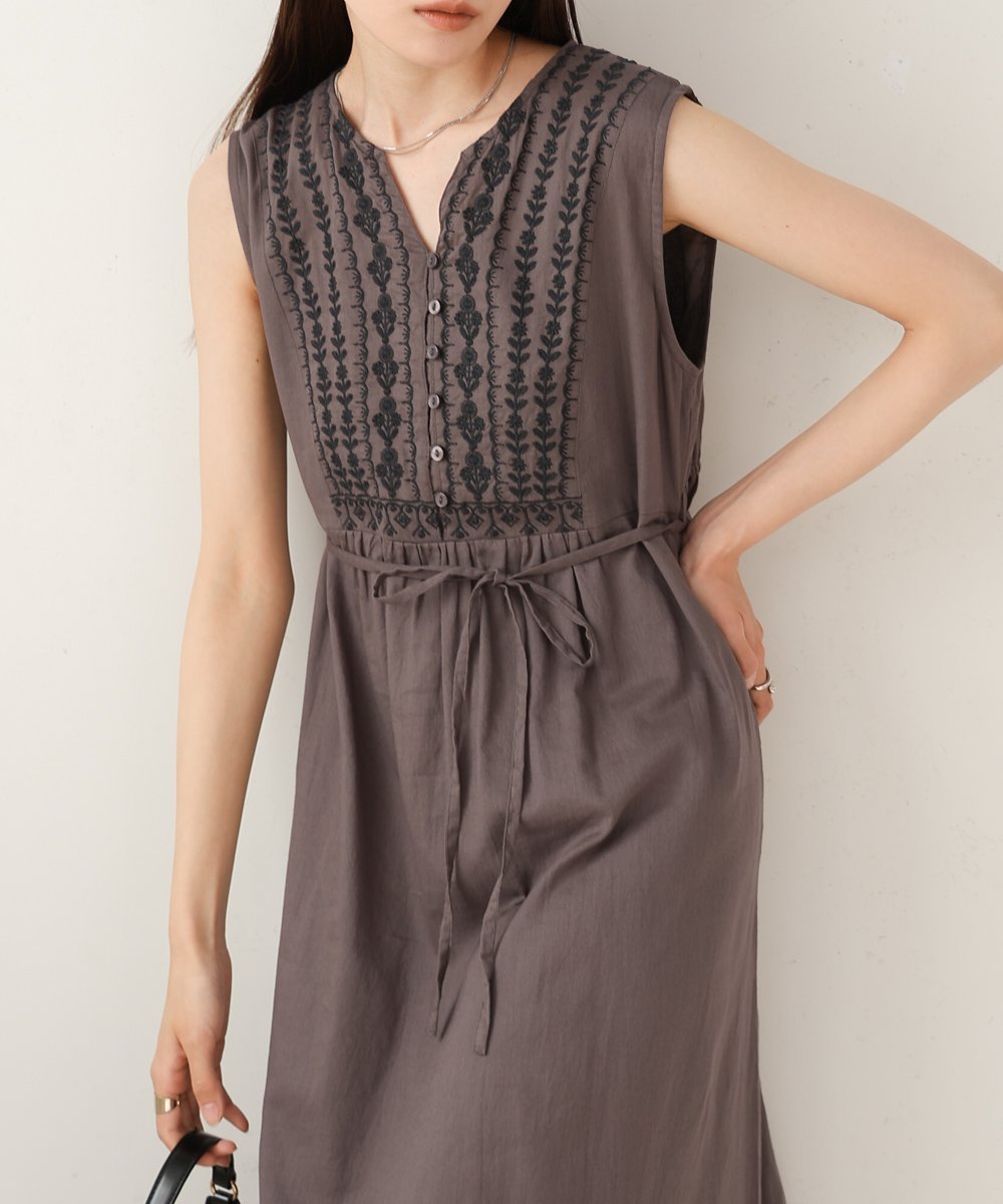 【バブ ブージュルード/Bab Bou Jeloud】の【低身長向けサイズあり】パネル刺繍ノースリワンピース インテリア・キッズ・メンズ・レディースファッション・服の通販 founy(ファニー) ファッション Fashion レディースファッション Fashion for Women ワンピース Dresses インド Indian Textile サンダル Sandals, Summer Shoes シューズ Shoes, Footwear シンプル Simple, Minimal スニーカー Sneakers, Trainers スマート Smart, Elegant チェック Check, Plaid, Tartan ティアード Tiered, Tiered Style ドローストリング Drawstring, Pull Cord ノースリーブ Sleeveless, No-Sleeve フラット Flat, Flat Shoes ペチコート Petticoat, Underskirt 羽織 Haori, Light Jacket 再入荷 Restock / Back in Stock 夏 Summer エレガント 上品 Elegant CCL|ID: prp329100004809819 ipo3291000000034907765