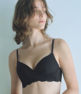 【ピーチジョン/PEACH JOHN】のラクなフィット感で美胸メイク.美胸レースフレームノンワイヤーブラ 人気、トレンドファッション・服の通販 founy(ファニー) ファッション Fashion レディースファッション Fashion for Women アンダー Underwear Essentials カシュクール Wrap Design ギャザー Gathered, Ruffled ストレッチ Stretch, Stretchy Fabric フィット Fit, Slim Fit フェミニン Feminine, Girly フロント Front, Front Design レース Lace, Lace Fabric ワイヤー Wire, Wired Bra おすすめ Recommended / Our Picks |ID:prp329100004810172