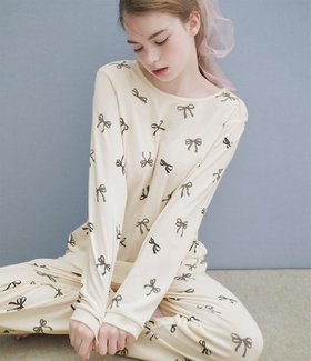 【ピーチジョン/PEACH JOHN】の【着回しやすいコットン混パジャマ】カットソーリボンプリントパジャマ 人気、トレンドファッション・服の通販 founy(ファニー) ファッション Fashion レディースファッション Fashion for Women トップス・カットソー Cut & Sew Tops カットソー・ベーシックTシャツ Cut-and-Sewn Tops / Stretch Tees & Basics おすすめ Recommended / Our Picks くるぶし Ankle-Length インナー Innerwear シンプル Simple, Minimal パジャマ Pajamas, Sleepwear フィット Fit, Slim Fit フェミニン Feminine, Girly プリント Print, Printed Pattern ラウンド Round, Round Neck リボン Ribbon, Bow 無地 Plain, Solid Color 長袖 Long Sleeve, Full Sleeve |ID:prp329100004810187