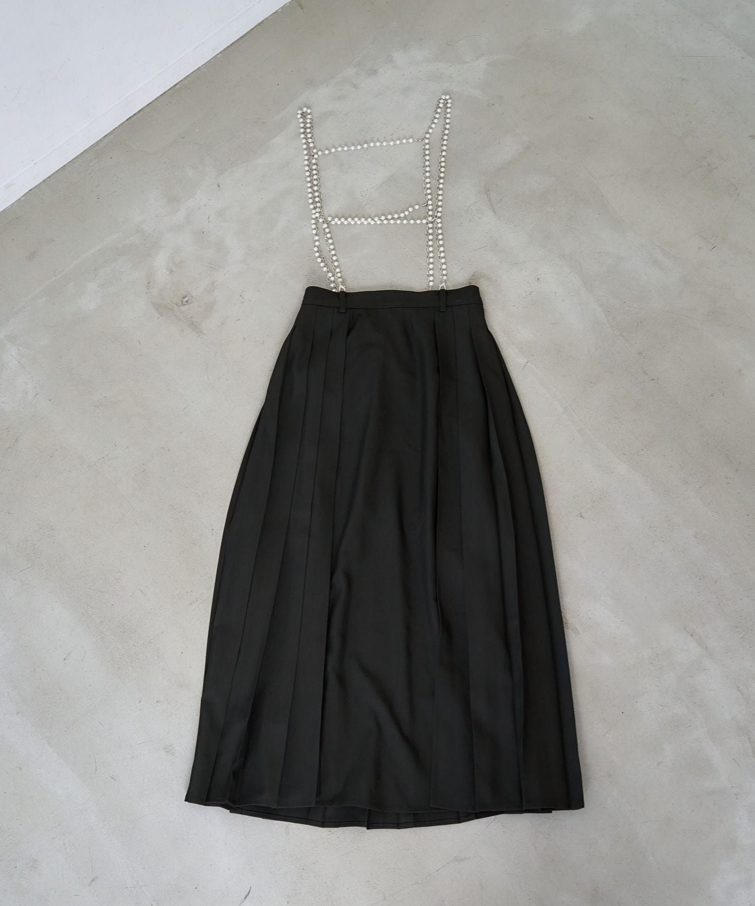 【ハレ/HARE】のマルチパールチェーンハーネスプリーツスカート 人気、トレンドファッション・服の通販 founy(ファニー) 　ファッション　Fashion　レディースファッション　Fashion for Women　スカート　Skirts　プリーツスカート / 上品フェミニンスタイル　Pleated Skirts　おすすめ　Recommended / Our Picks　アクセサリー　Fashion Accessories　ウェーブ　Wavy Pattern　ジャケット　Jacket, Outerwear　ストレート　Straight, Straight Cut　チェーン　Chain, Chain Strap　バランス　Balance, Style Balance　パール　Pearl, Pearl Accent　ビスチェ　Bustier, Corset Top　プリーツ　Pleats, Pleated　 other-1|ID: prp329100004810462 ipo3291000000034915785